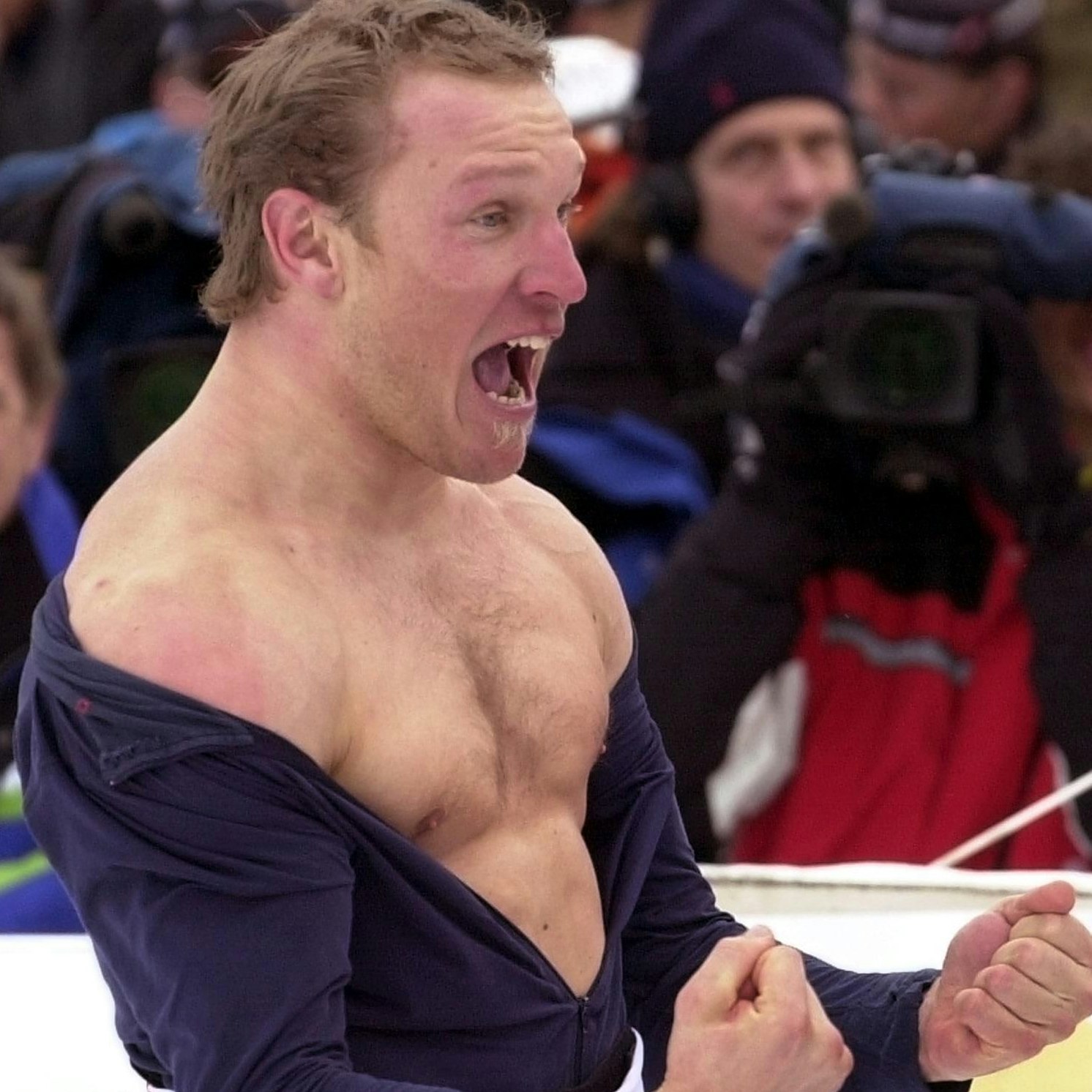 Hermann Maier am 10. März 2001 – sein Halbnackt-Jubel über den RTL-Sieg beim Saisonfinale in Aare.