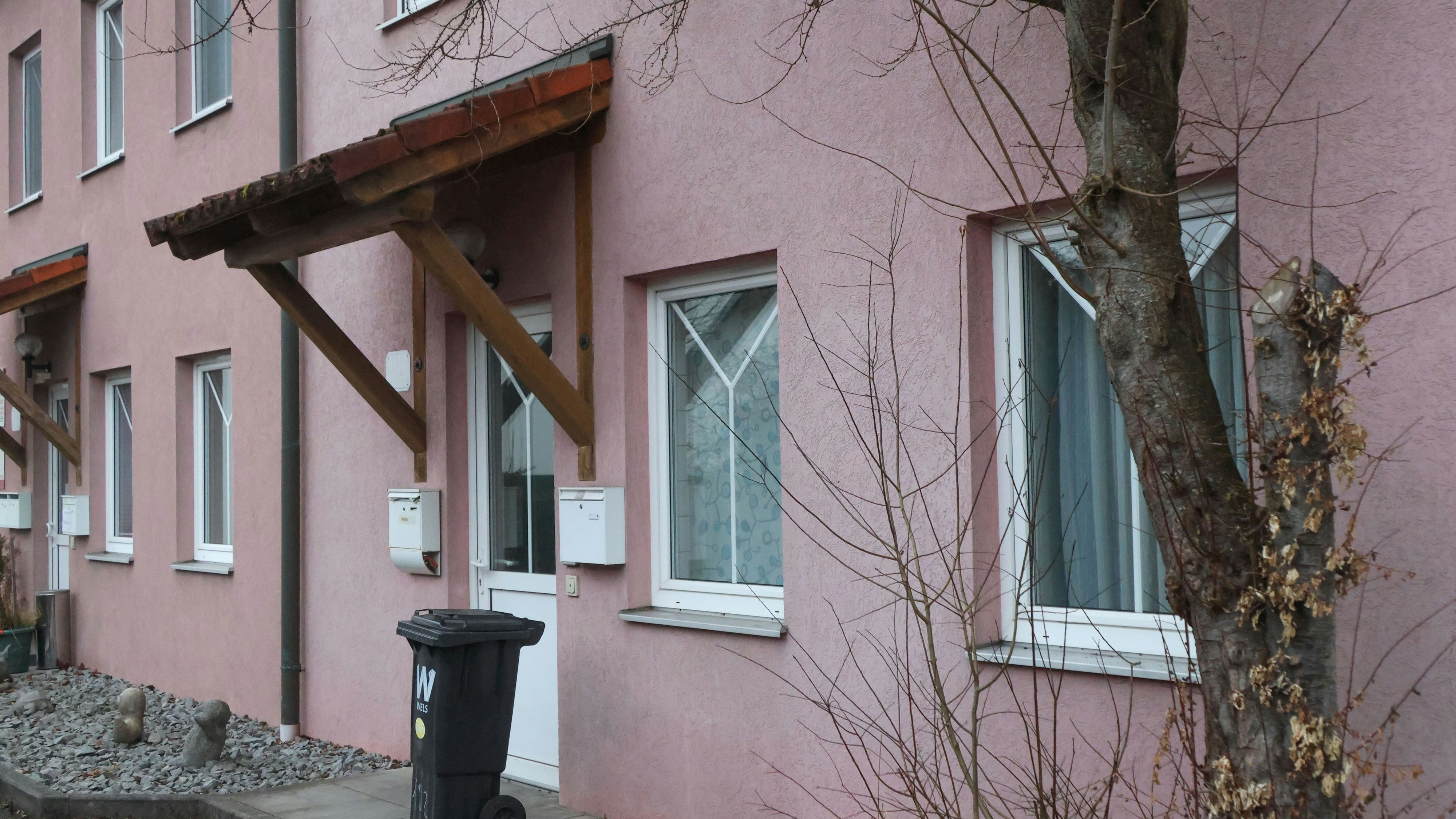 In diesem Haus in Wels wurde die bereits verweste Leiche einer 19-Jährigen gefunden.