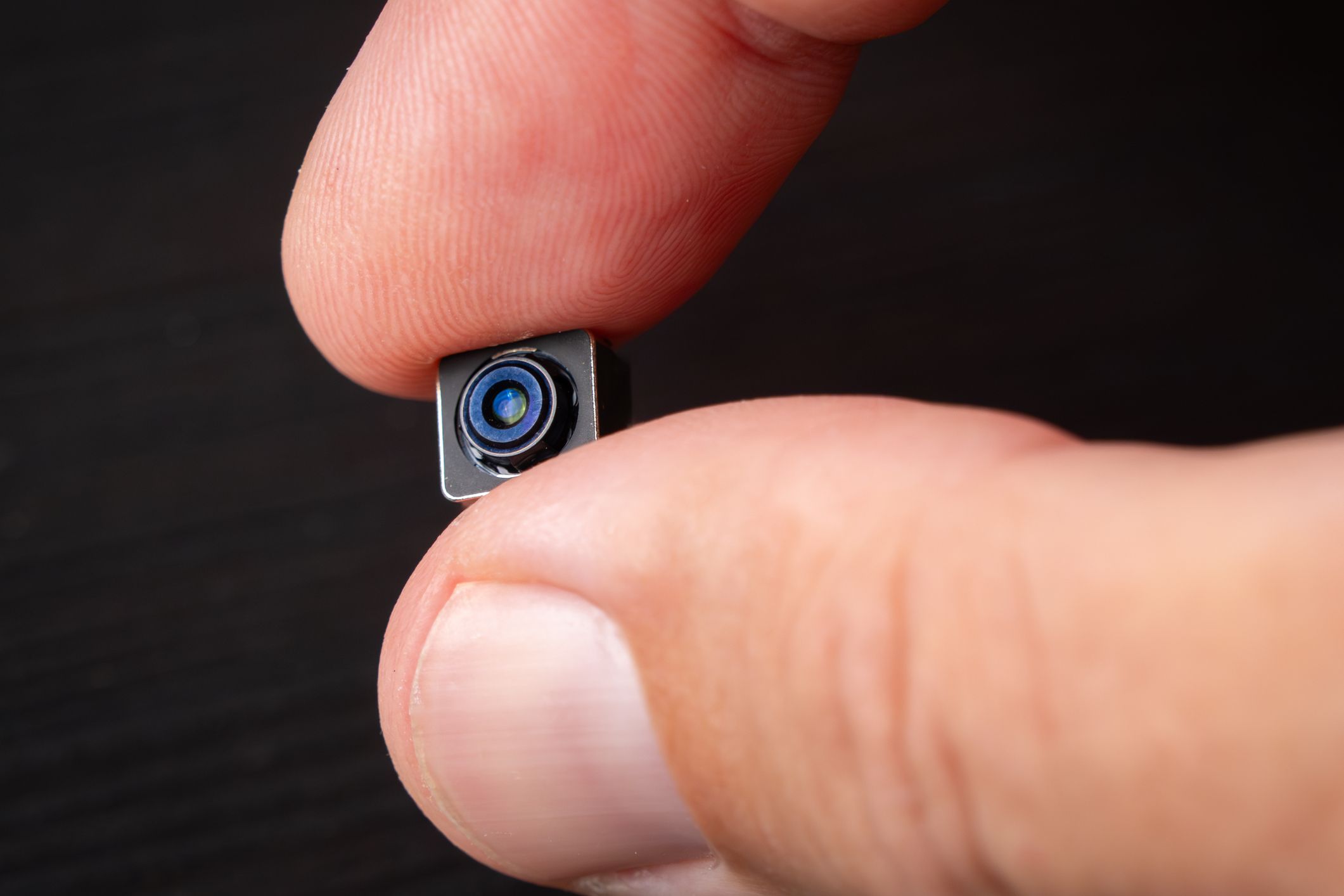 Die verwendeten Mini-Kameras stellen ihre Bilder meist direkt über das WLAN-Netz der Hotels ins Internet