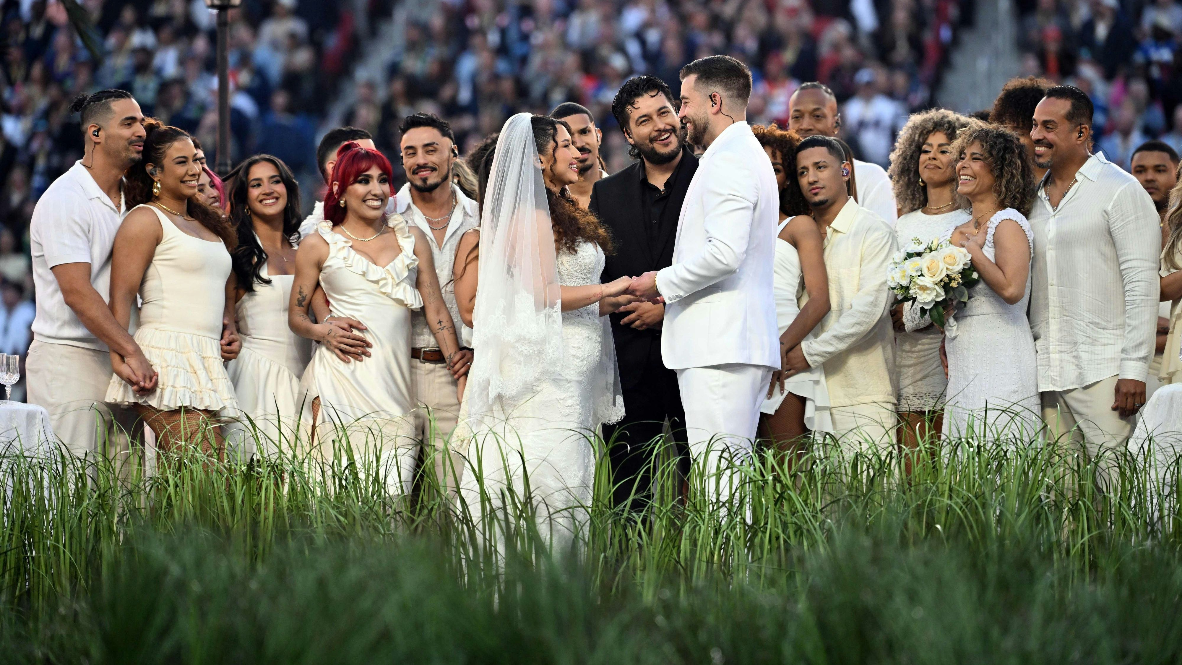 Heute.at - Super Bowl: Paar heiratet in Halftime-Show