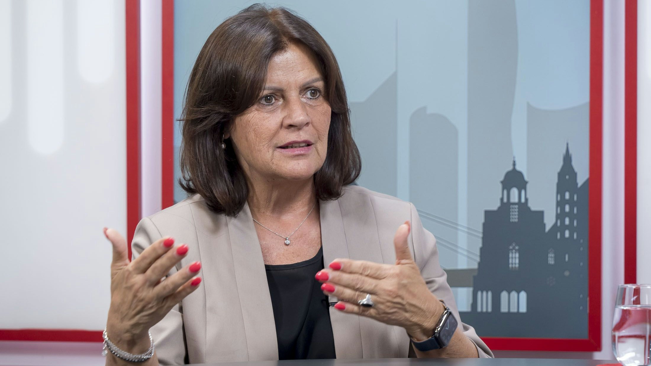 Arbeiterkammer-Präsidentin Renate Anderl fordert endlich Lohntransparenz in Betrieben.