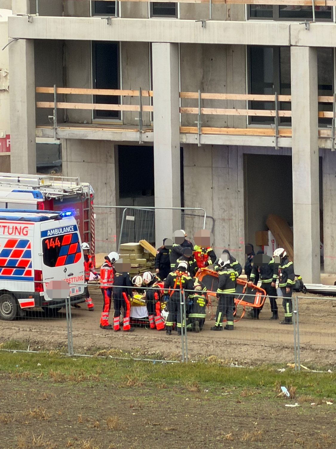 Der Mann befand sich im neunten Obergeschoss und musste gerettet werden.