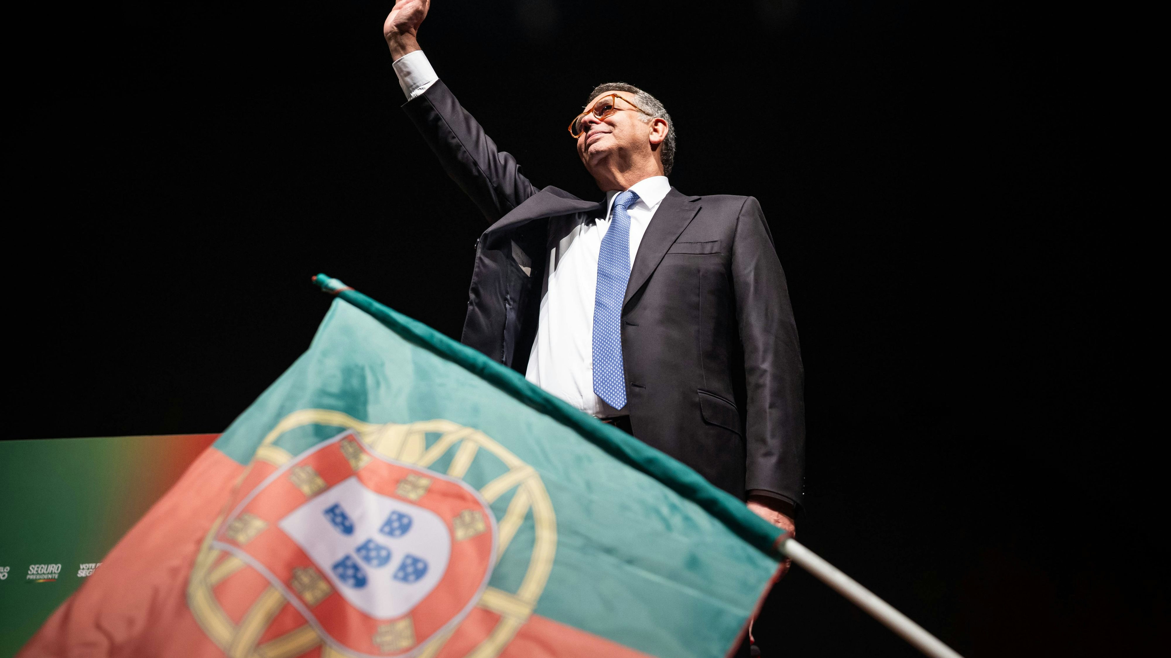 Socialist candidate José António Seguro on the night of the first round of the Portuguese presidential elections in Caldas da Rainha - 18 Jan 2026 Socialist candidate Jose Antonio Seguro addresses supporters on the night of Portugal s presidential election first round in Caldas da Rainha. Portugal s socialist candidate won the first round of the presidential election and will face the far-right candidate in the second round. Caldas da Rainha Portugal Copyright: xHenriquexCasinhasx/xSOPAxImagesx HCASINHAS_18012026_ANTONIOJOSESEGURO_030
