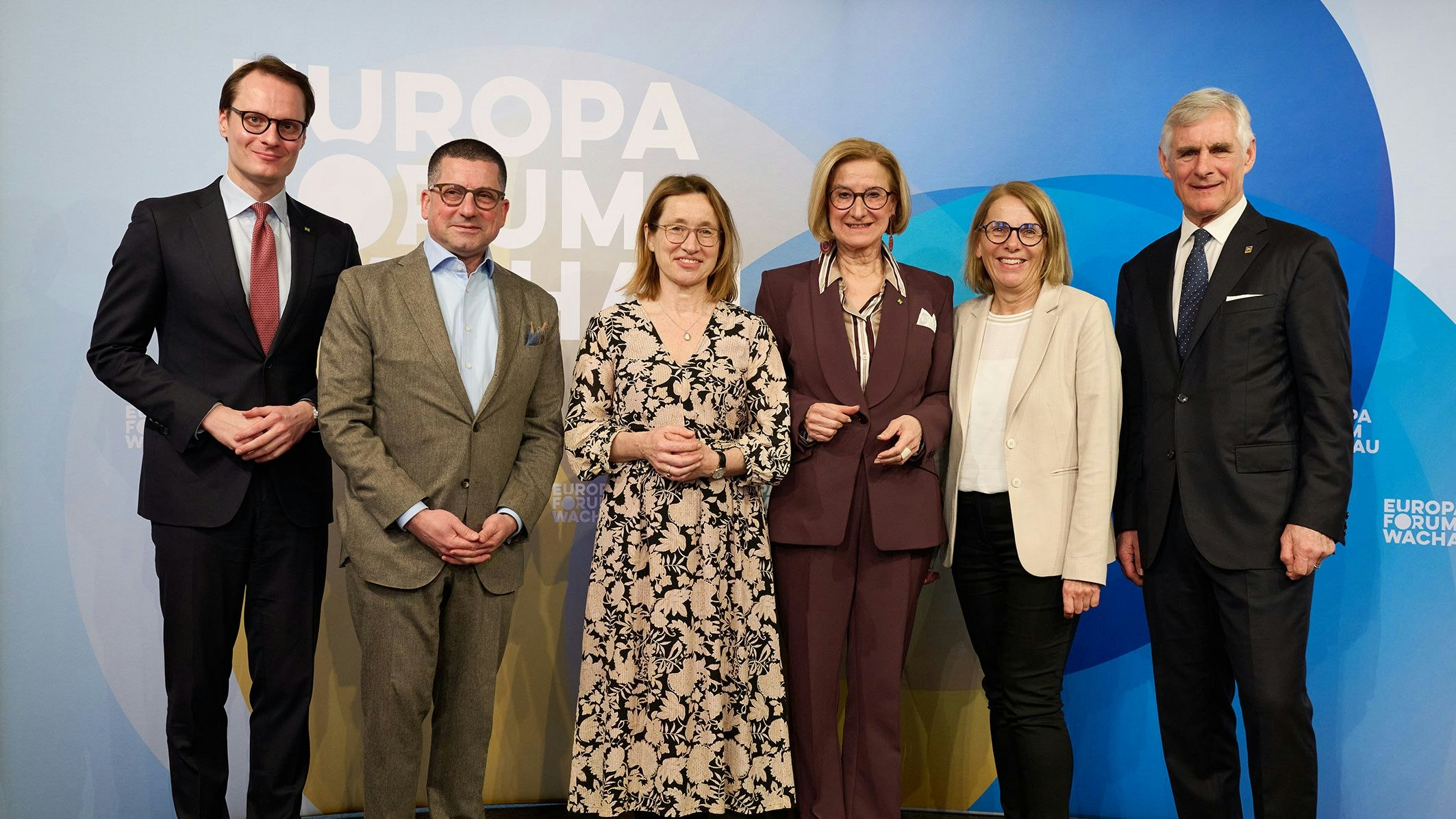 Benedikt Schmidinger (Geschäftsführer EFW), Marcel Haraszti (Vorstand REWE International), Viktoria Weber (Rektorin Universität für Weiterbildung Krems), Landeshauptfrau Johanna Mikl-Leitner, Ulrike Prommer (Geschäftsführerin IMC Krems) und Michael Linhart (Präsident EFW, von links)