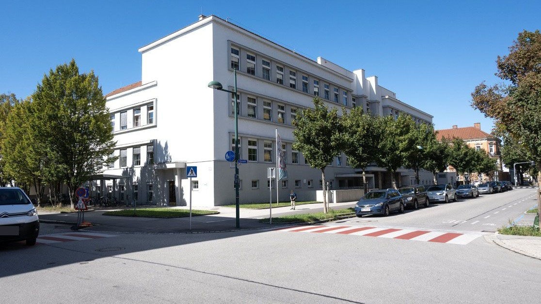 Die Mittelschule in Wels wurde am Dienstagvormittag Ziel einer Amokdrohung. (Archivbild)