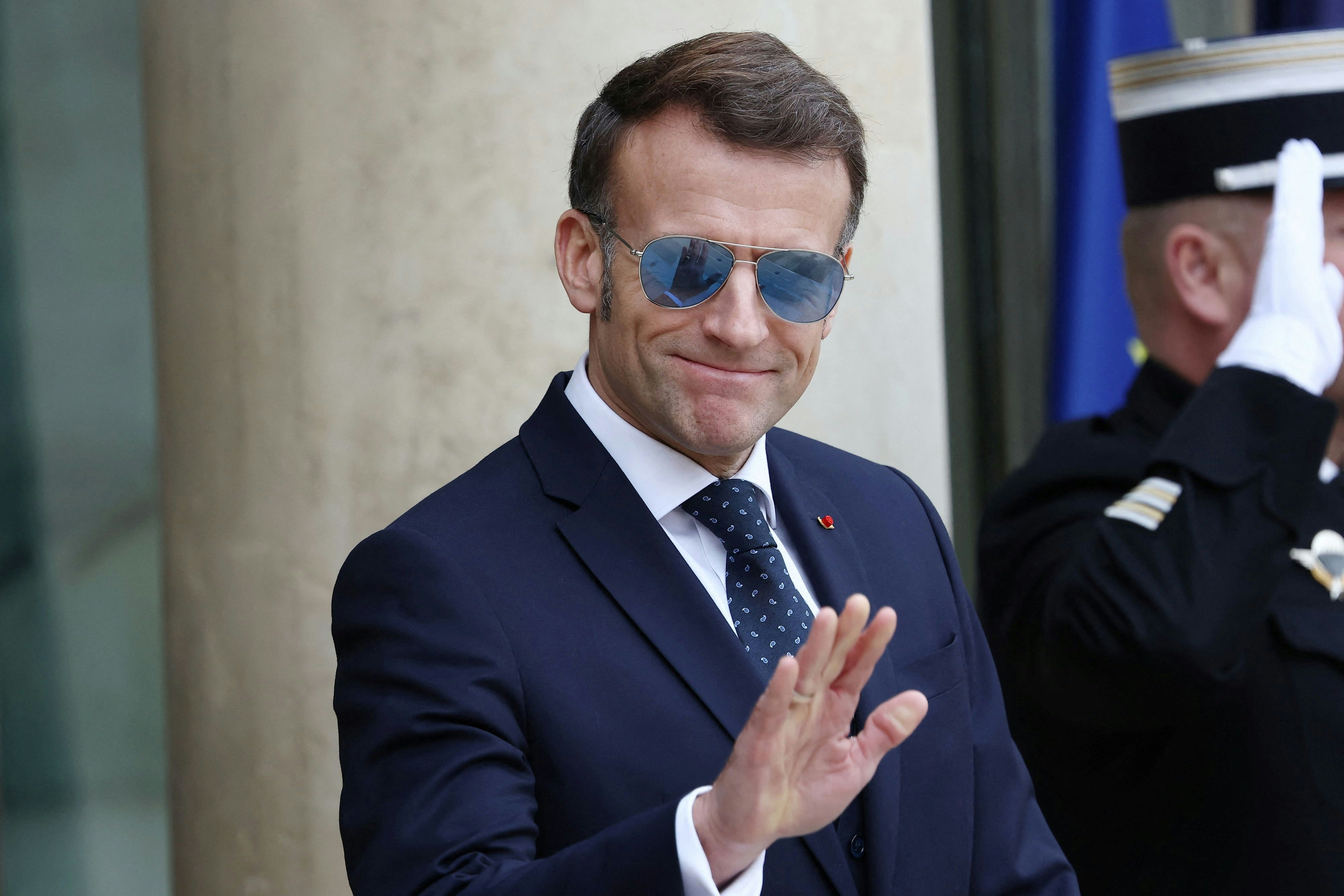 Emmanuel Macron trug zuletzt wegen einer Augenentzündung Sonnenbrillen