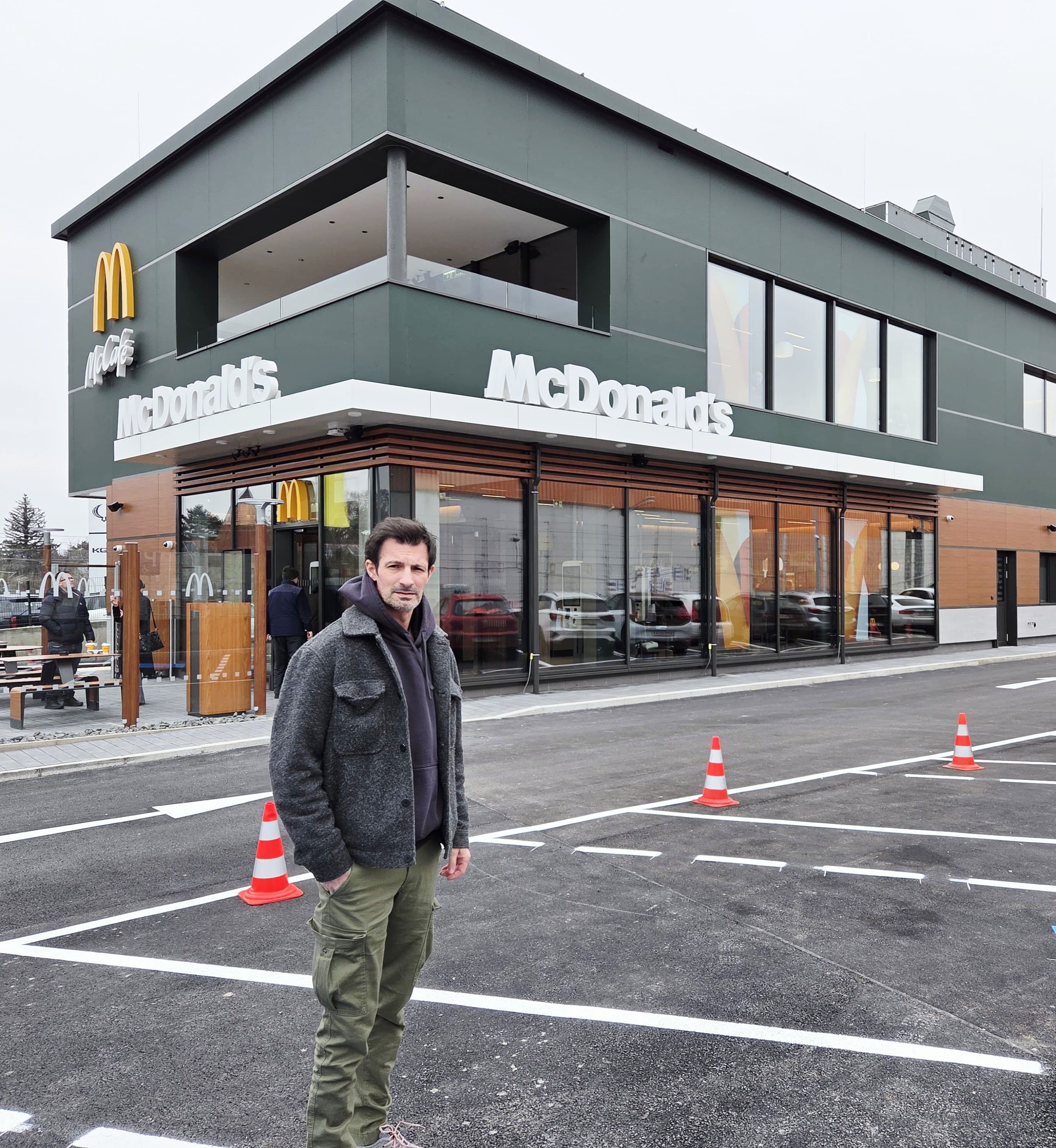 In Gänserndorf hat eine neue McDonald's-Filiale eröffnet. René Lobner (Bild), Bürgermeister von Gänserndorf, sieht es als 