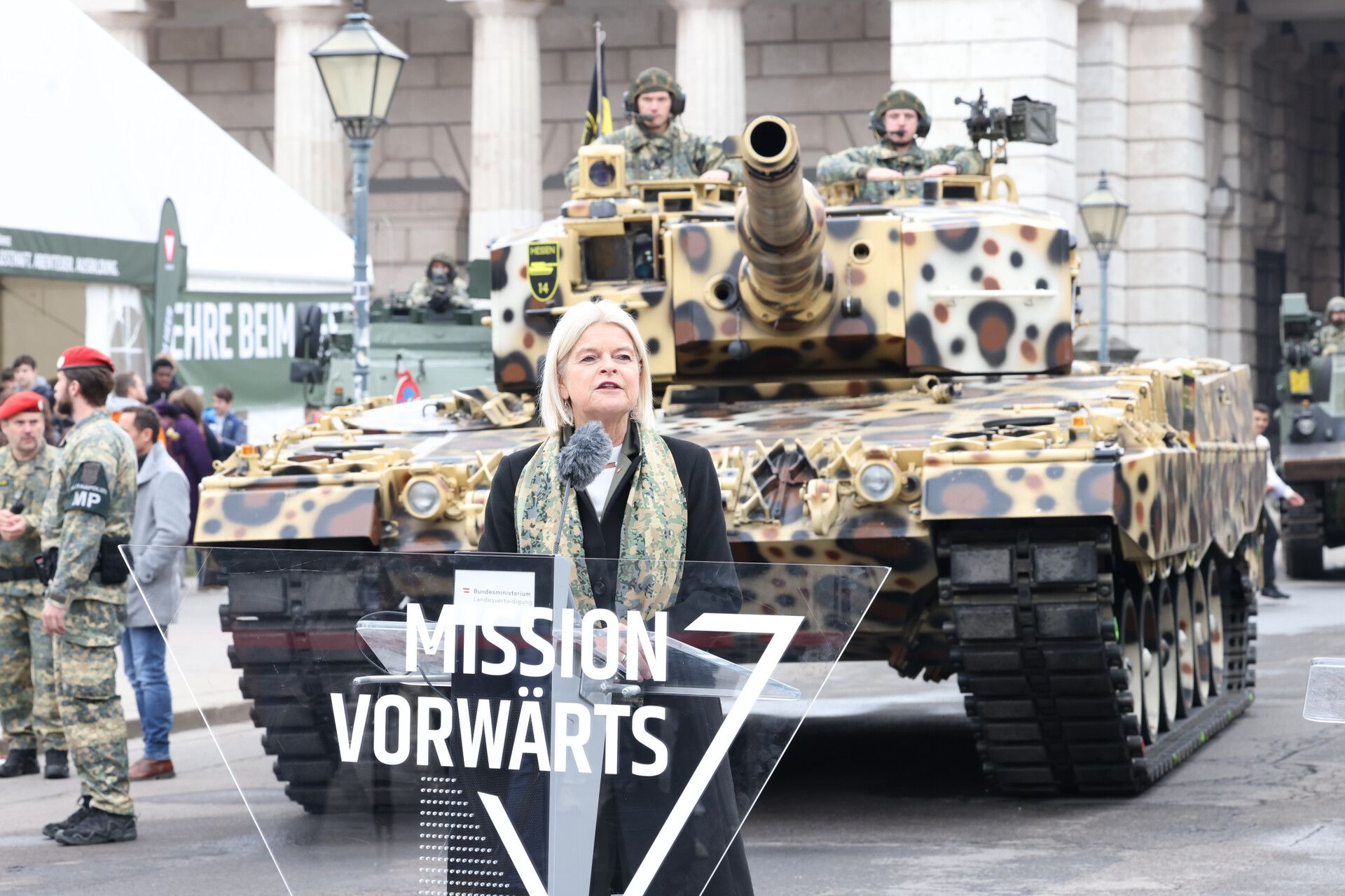 Verteidigungsministerin Klaudia Tanner drückt bei der kolportierten Heeres-Reform aufs Tempo. 