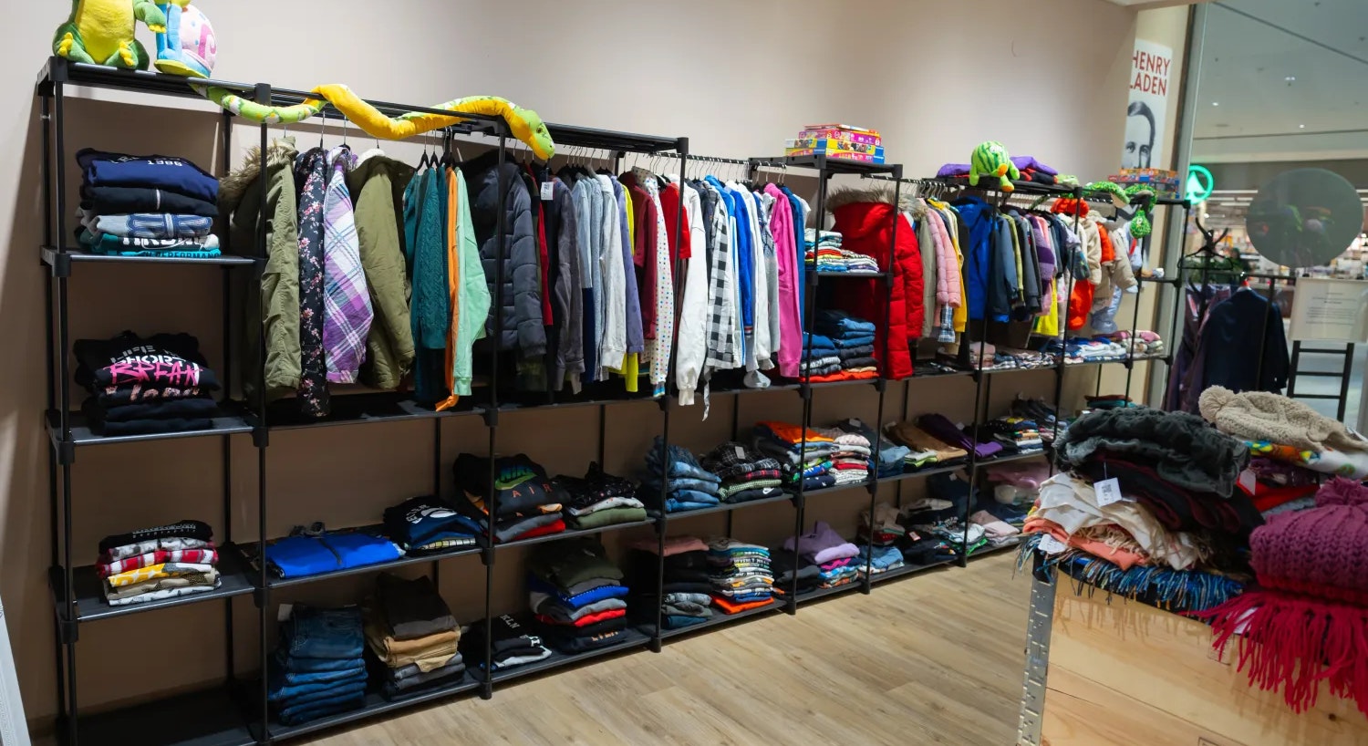 Heute.at - Neuer Second-Hand-Laden als Pop-up in Shopping-Center