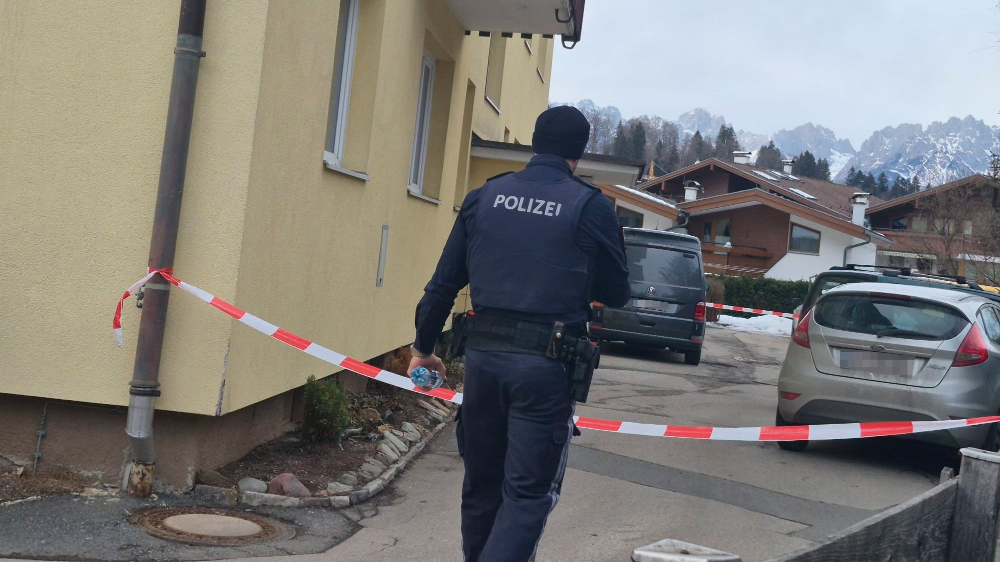 Die Ermittlungen am Fundort laufen.