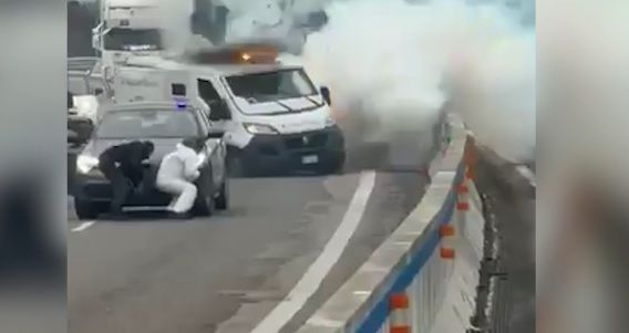 Ein Video zeigt den brutalen Überfall. 