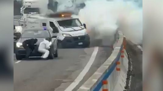 Ein Video zeigt den brutalen Überfall. 