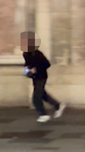 Teenie-Bande setzt Taser vor dem Stephansdom ein: Polizei ermittelt nach schockierendem Vorfall im Herzen Wiens. Alle Details zum aktuellen Fall.