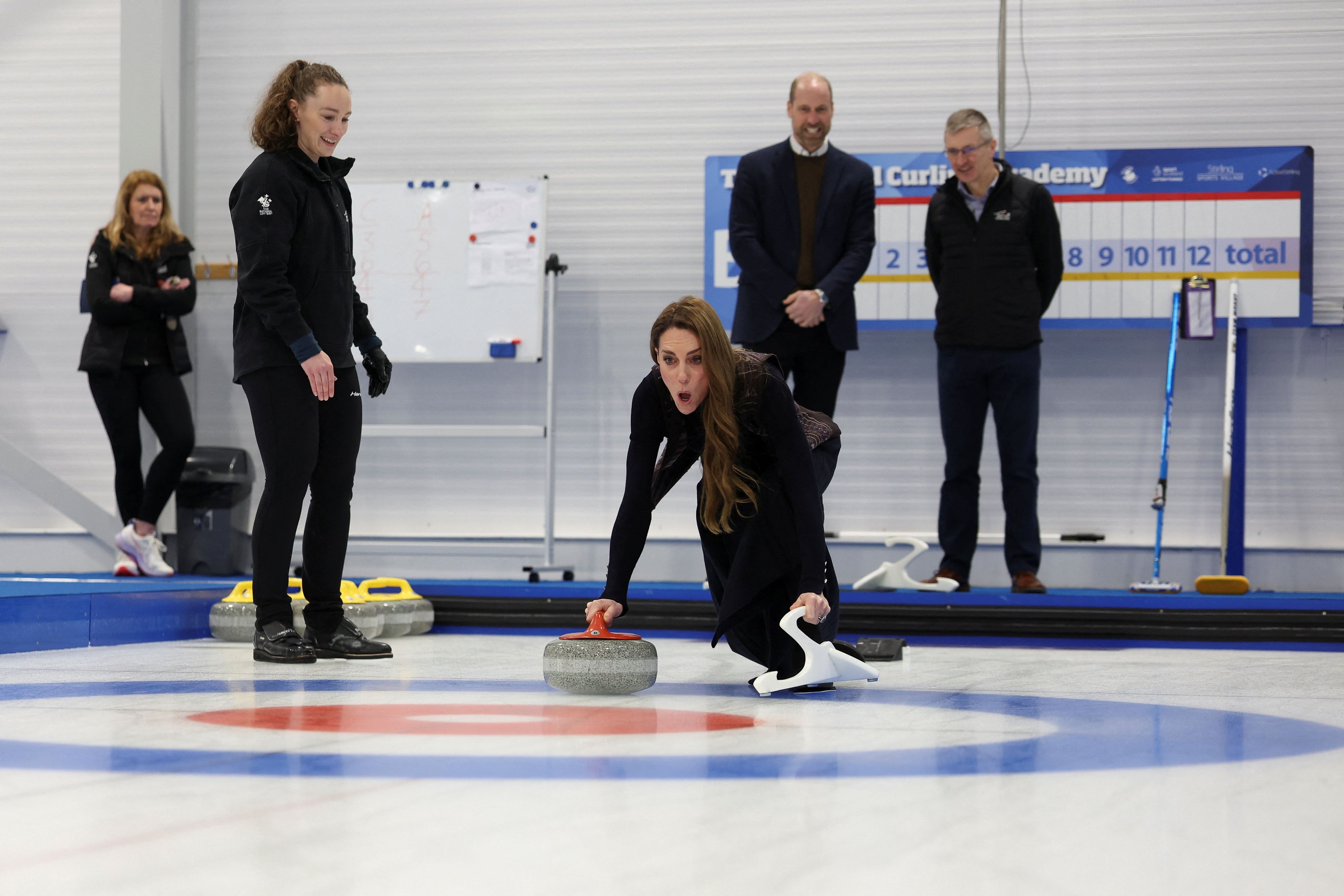 Ließen bei der Verabschiedung der britischen Curling-Mannschaft auch ein paar Steine fliegen: Prinzessin Kate und Prinz William