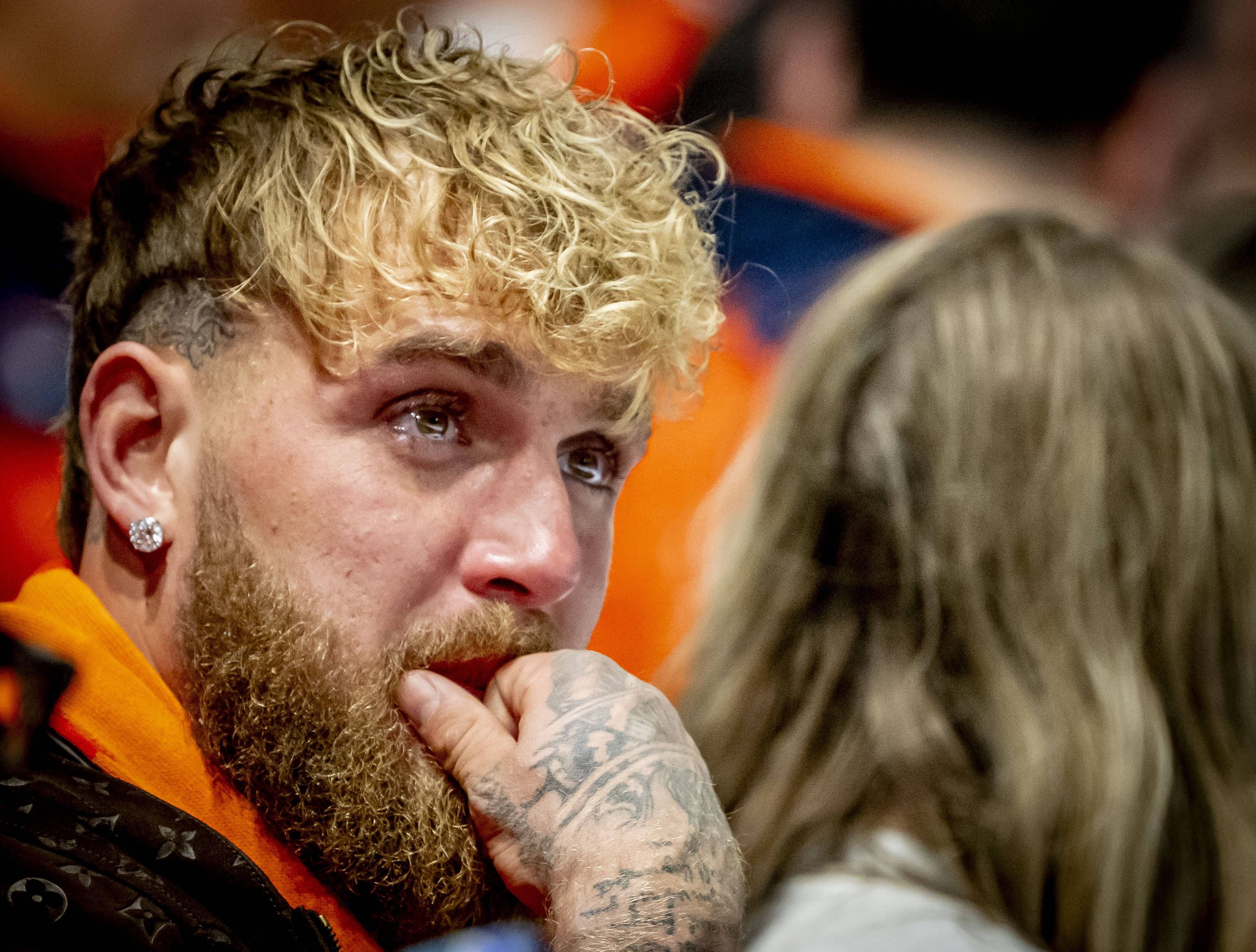 Jake Paul mit Tränen in den Augen.