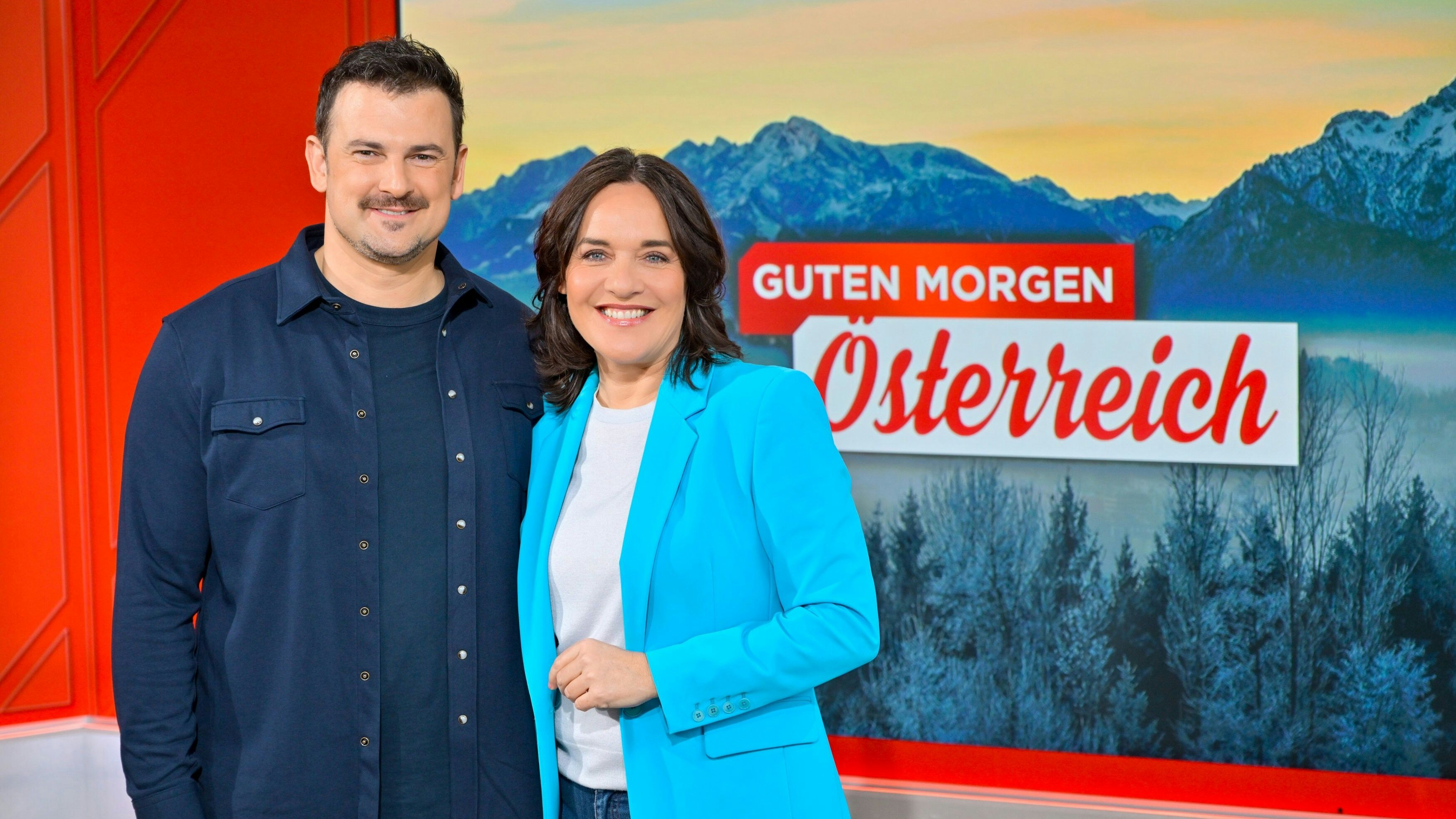 Sigi Fink künftig fixer „Guten Morgen Österreich“-Moderator - Sigi Fink präsentiert ab Mitte Februar 2026 alternierend mit Eva Pölzl regelmäßig von Montag bis Freitag ab 6.30 Uhr in ORF 2 und auf ORF ON das ORF-Frühfernsehen „Guten Morgen Österreich“. Mit dem Schritt ins Fernsehen erweitert Sigi Fink sein Portfolio. Er wird neben der Moderation von „Guten Morgen Österreich“ auch weiterhin dem Ö3-Wecker-Team angehören und Wettermoderationen für Radio und Fernsehen gestalten. Fink folgt auf Patrick Budgen, der seit Jahresbeginn den täglichen ORF-2-Infotainment-Talk „Hinter den Schlagzeilen“ präsentiert. Sein „Guten Morgen Österreich“-Moderationsdebüt gibt Sigi Fink am Montag, dem 16. Februar. Vorab schaut er bereits am 13. Februar um 8.30 Uhr bei Eva Pölzl im Studio vorbei. - Im Bild: Sigi Fink, Eva Pölzl. Foto: ORF/Thomas Ramstorfer. Veröffentlichung honorarfrei nur für redaktionelle Berichterstattung in Sendungszusammenhang und mit Copyrightangabe. Kontakt: foto@orf.at
