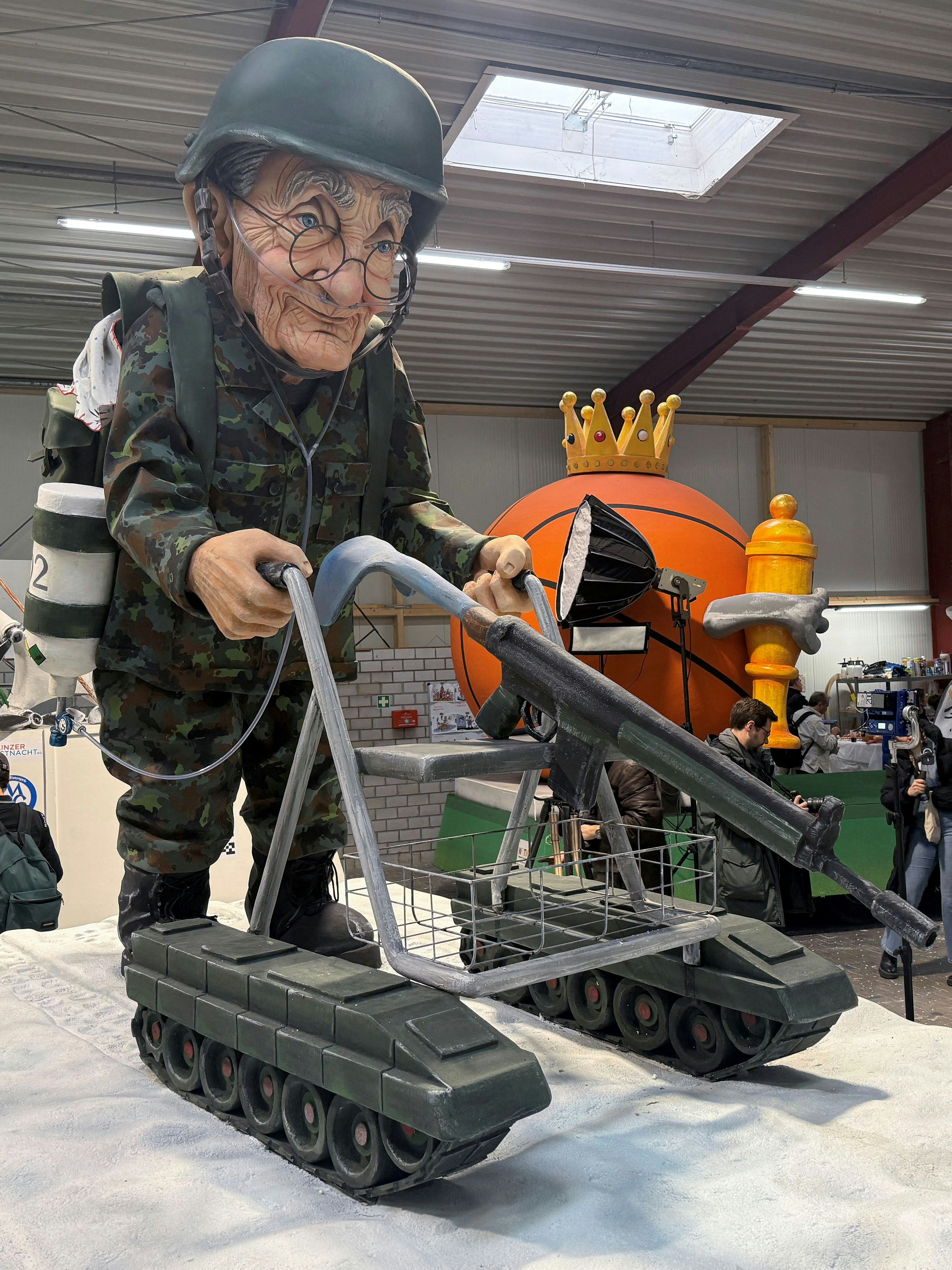 Auch Kritik an Krieg und Aufrüstung kommt dieses Jahr nicht zu kurz.