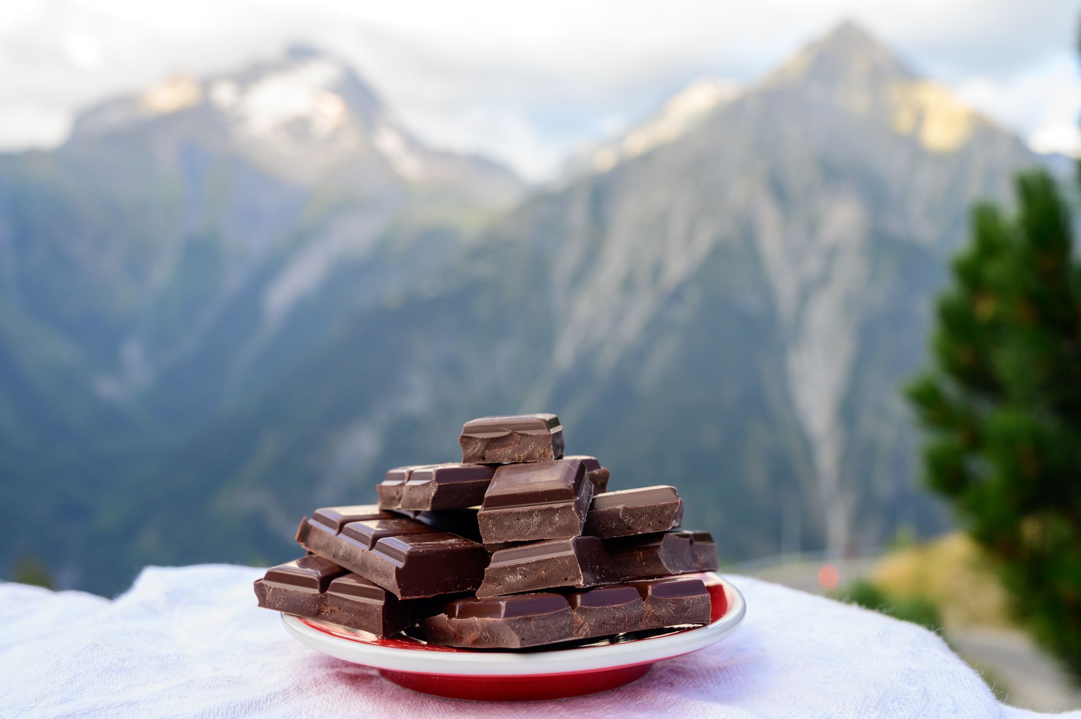 Wird Schweizer Schokolade wirklich zu 100 % aus Schweizer Milch hergestellt? Der Bauernverband hegt begründete Zweifel ...