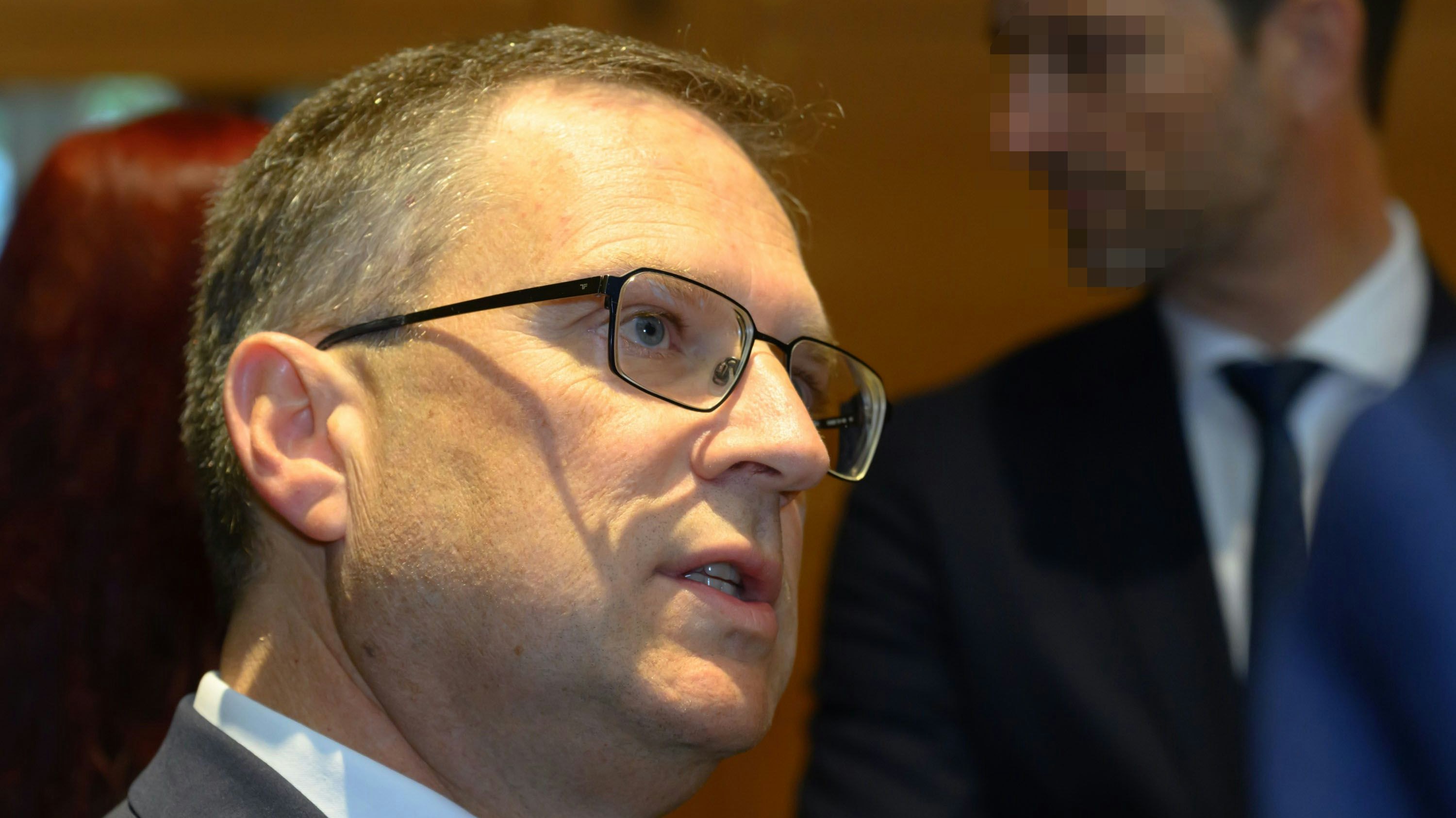 Der streitbare schwarze Politiker muss heute erneut auf die Linzer Anklagebank.