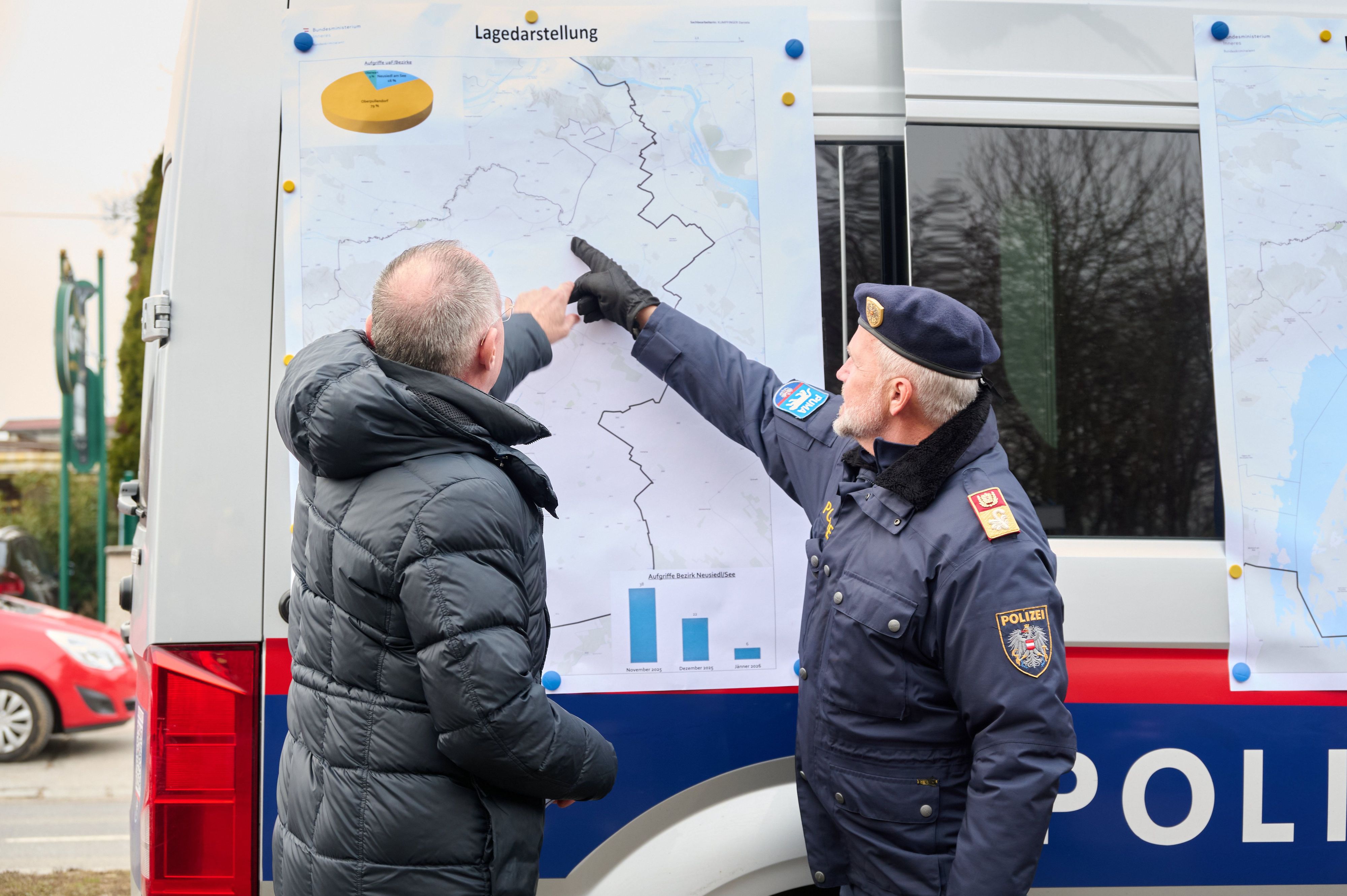 Innenminister Gerhard Karner auf Lokalaugenschein im Burgenland. 