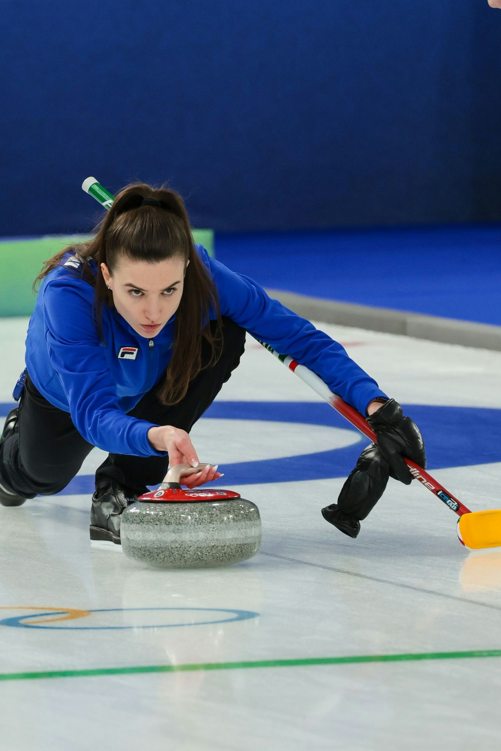 Die Italienerin Stefania Constantini gewann Olympia-Bronze im Mixed Double-Bewerb beim Curling und ist der Liebling der Fans in Cortina d'Ampezzo