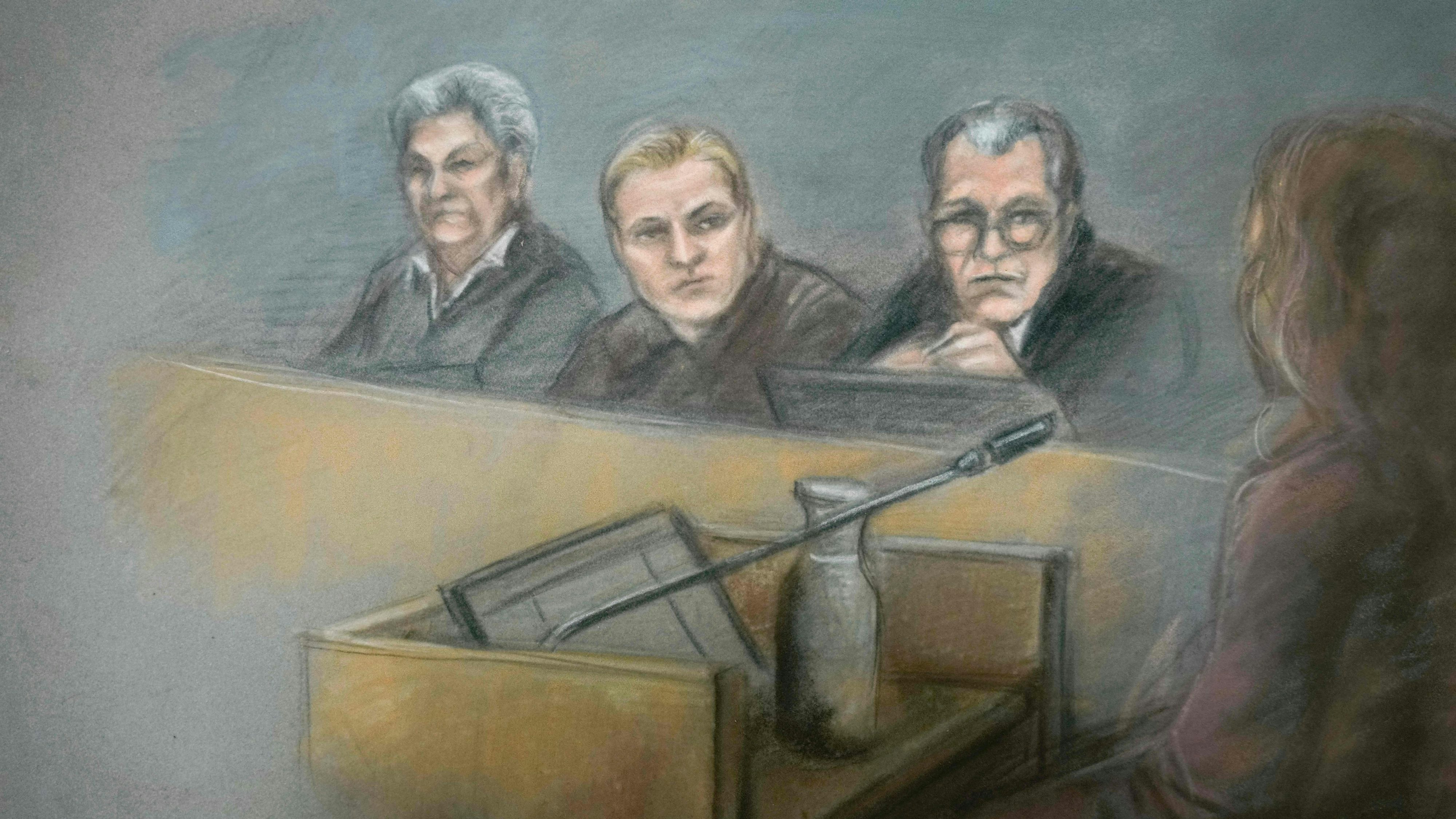 Marius Borg Hoiby muss vor Gericht zuhören, während seine Nachrichtenverläufe vorgelesen werden.