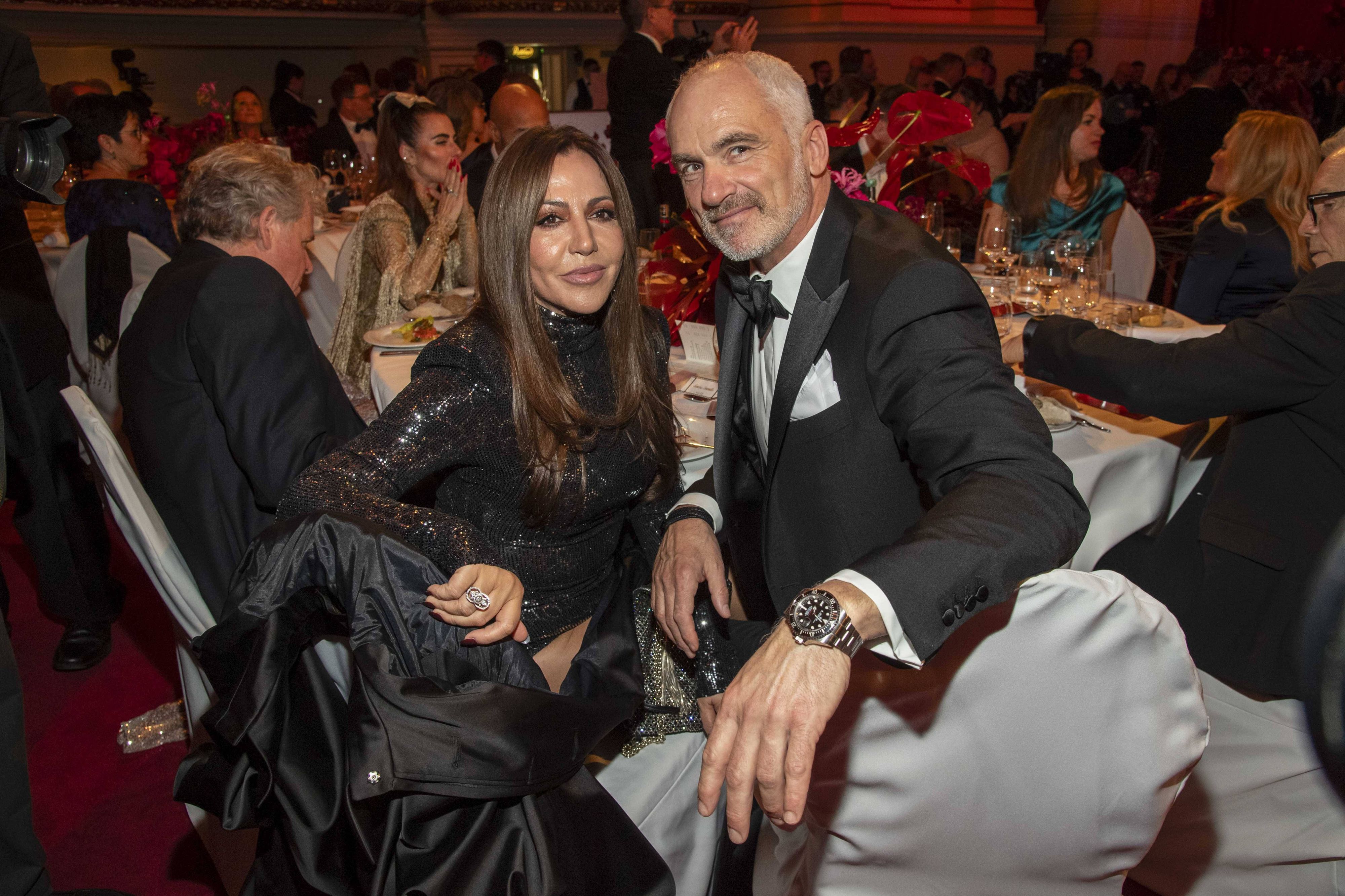 Heute.at - Thomalla tanzt am Opernball mit anderem Mann an