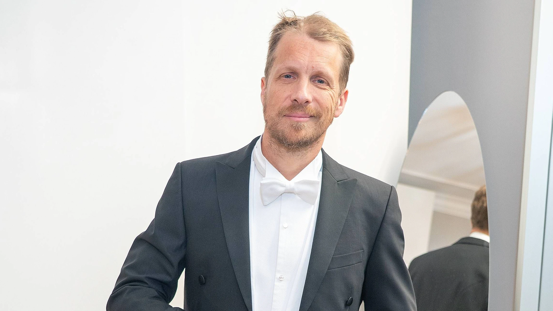 Oliver Pocher Frack Anprobe, auch mit dabei sein Gastgeber am Opernball Helmut Kaltenegger, AGH Stoffwerk Masskleidung, Wien, 11.2.2026, -  Oliver POCHER 