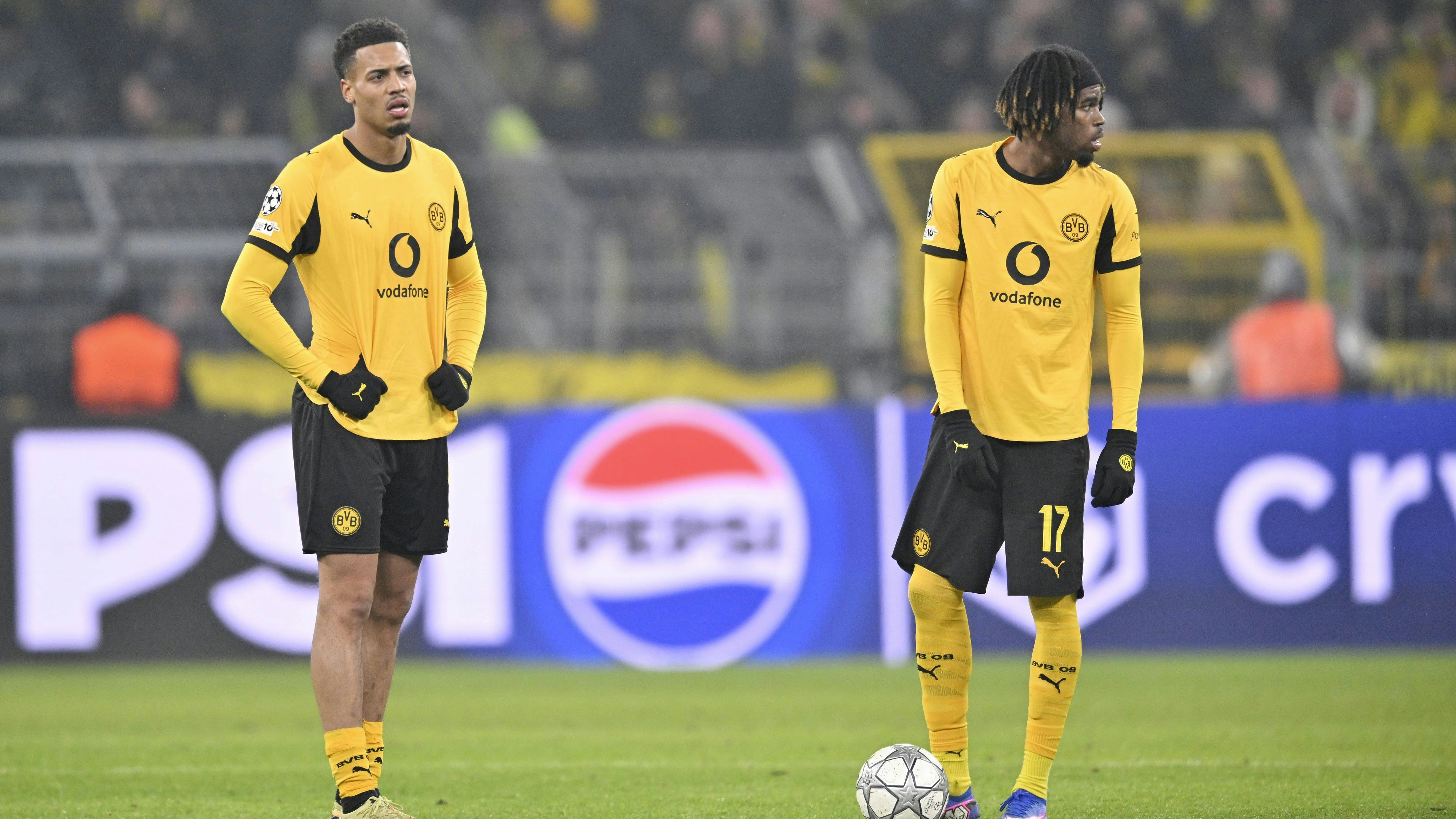 v.l. Felix Nmecha Borussia Dortmund, Carney Chukwuemeka Borussia Dortmund enttaeuscht. Fussball Champions League, Borussia Dortmund - Inter Mailand 0:2, 8. Spieltag, am 28.01.2026 in Dortmund/ Deutschland. UEFA regulations prohibit any use of photographs as image sequences and/or quasi-video Â *** v l Felix Nmecha Borussia Dortmund , Carney Chukwuemeka Borussia Dortmund enttaeuscht Football Champions League, Borussia Dortmund Inter Milan 0 2, 8 Matchday, on 28 01 2026 in Dortmund Germany UEFA regulations prohibit any use of photographs as image sequences and or quasi video Â