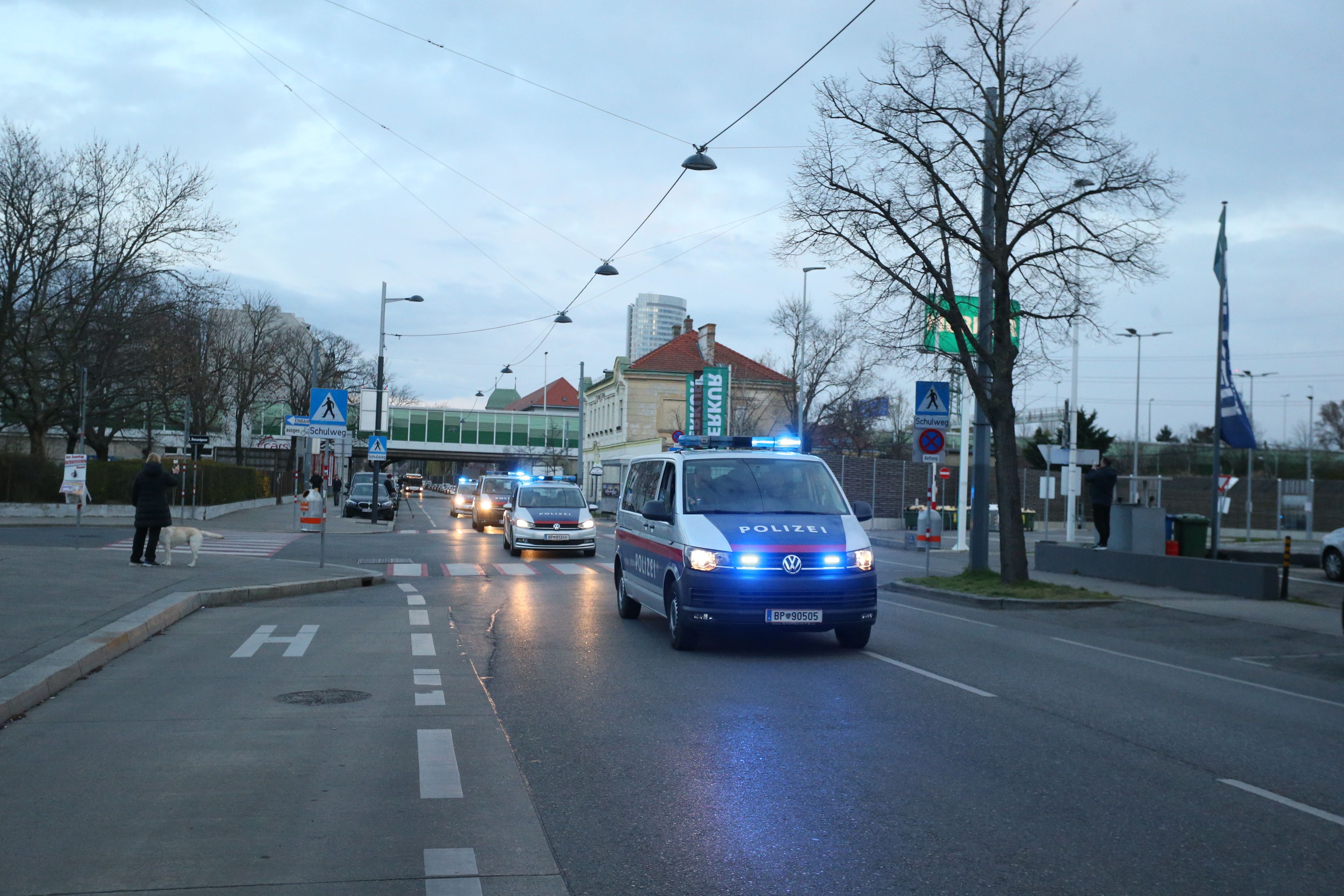 Heute.at - Wiener Vater verfolgt 13-Jährige nach Einbruch in Autos