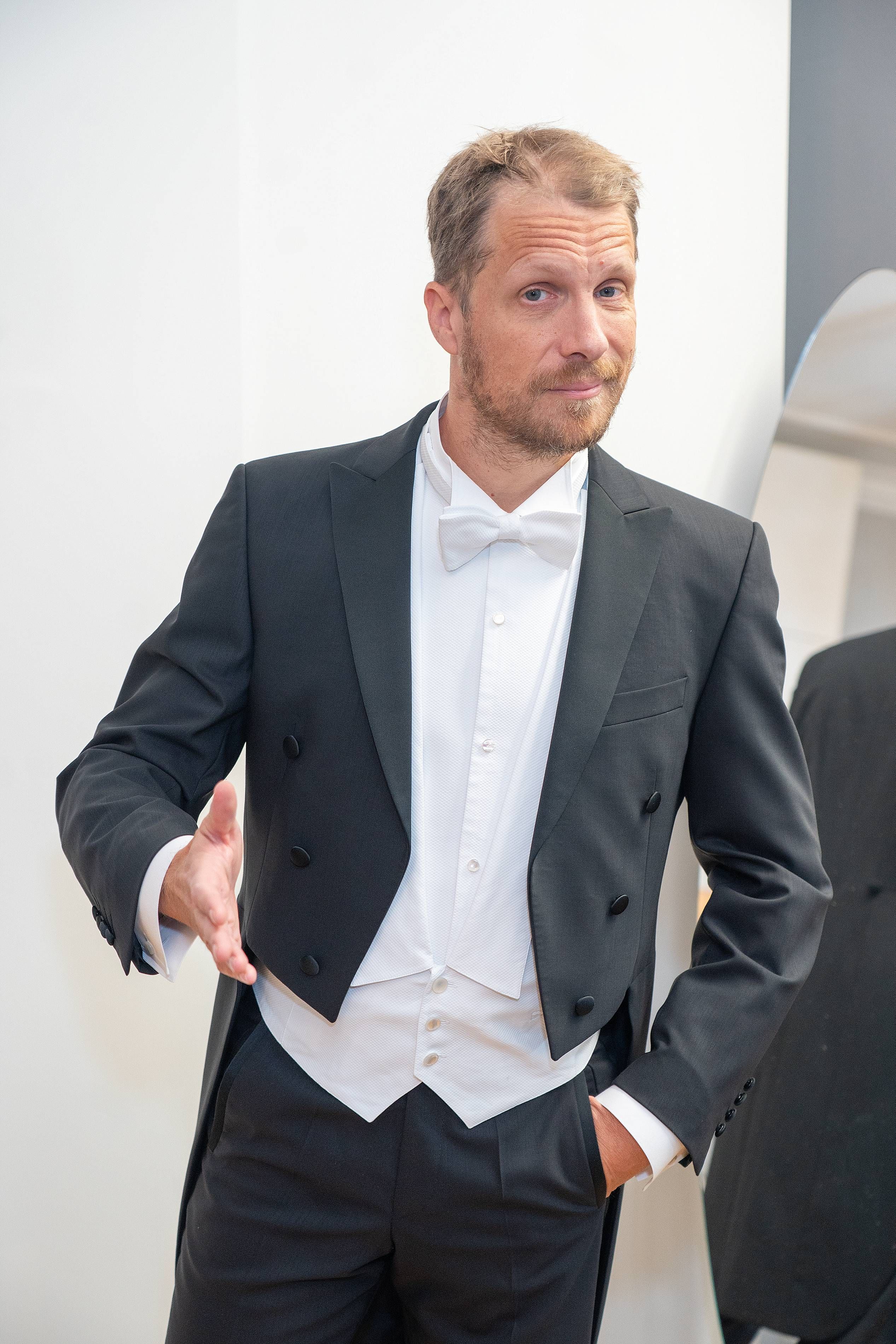 Oliver Pocher bei der Frack-Anprobe einen Tag vor dem Opernball in Wien