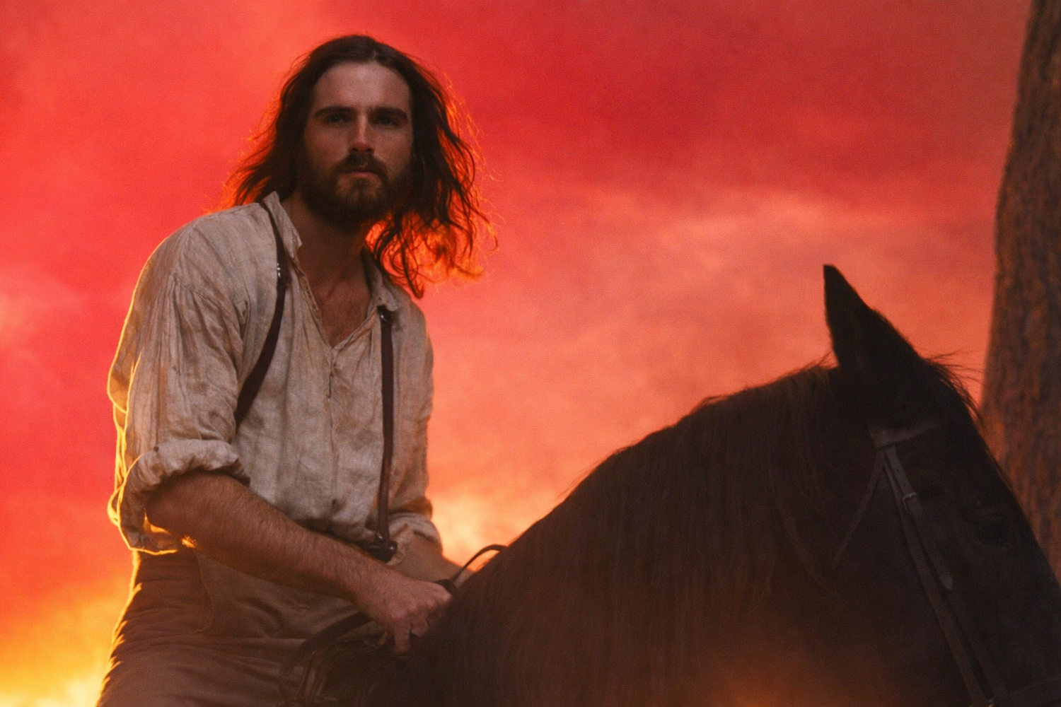 Doch Heathcliff (Jacob Elordi) gibt nicht auf und stürzt sich in eine destruktive Affäre mit seiner Jugendliebe