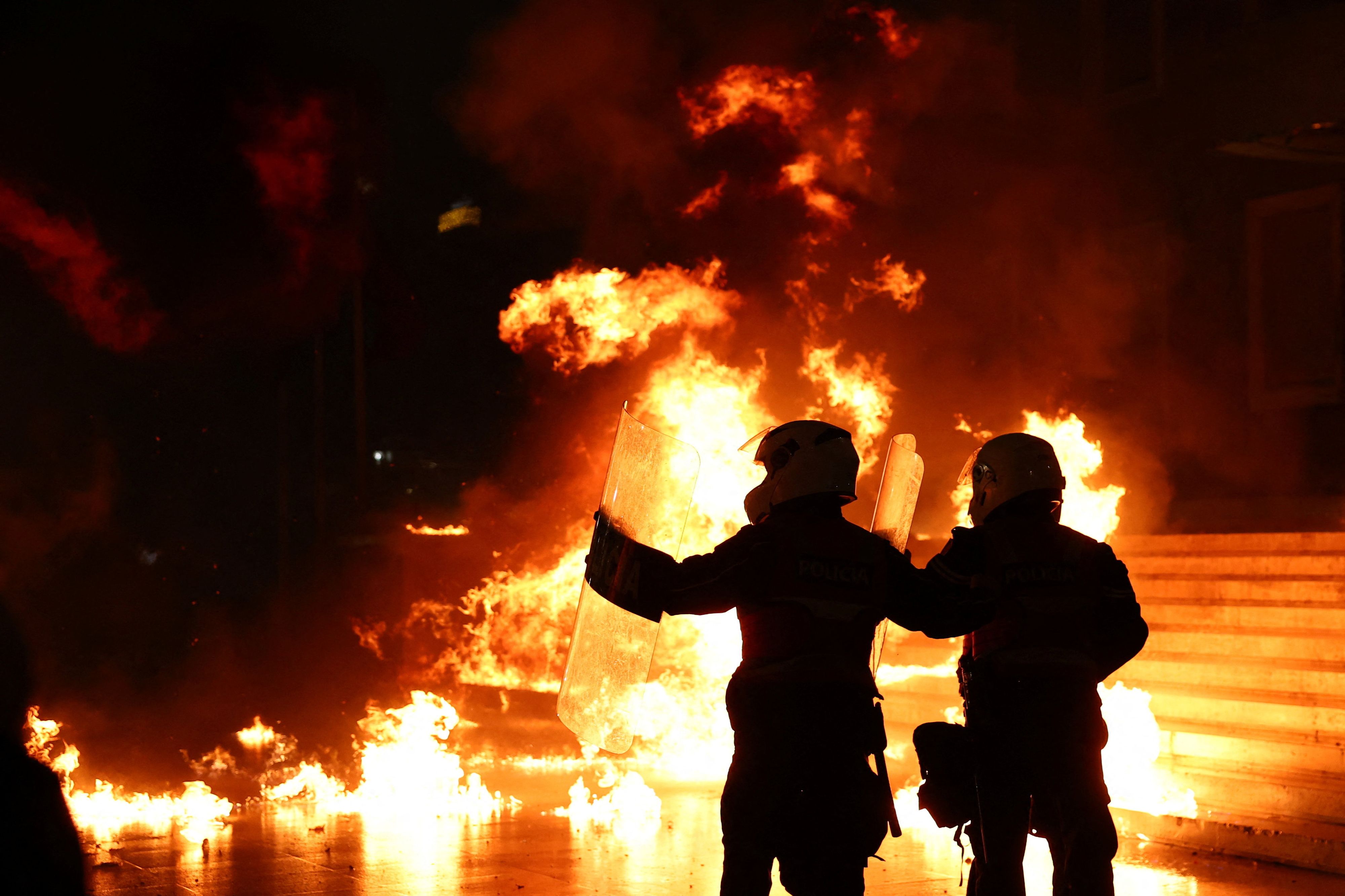 Bei gewaltsamen Protesten in der albanischen Hauptstadt Tirana wurden mehrere Menschen verletzt. 
