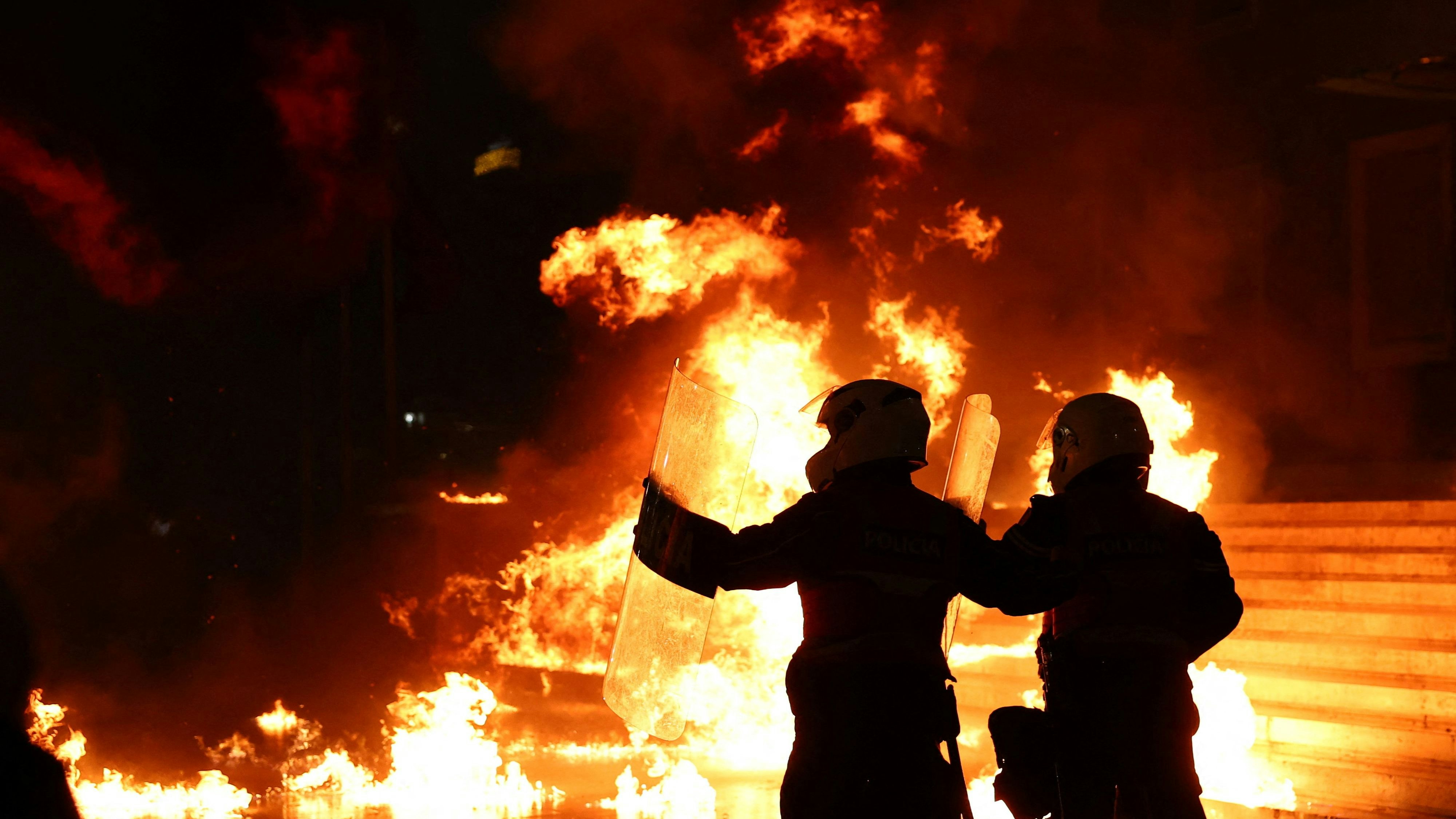 Bei gewaltsamen Protesten in der albanischen Hauptstadt Tirana wurden mehrere Menschen verletzt. 