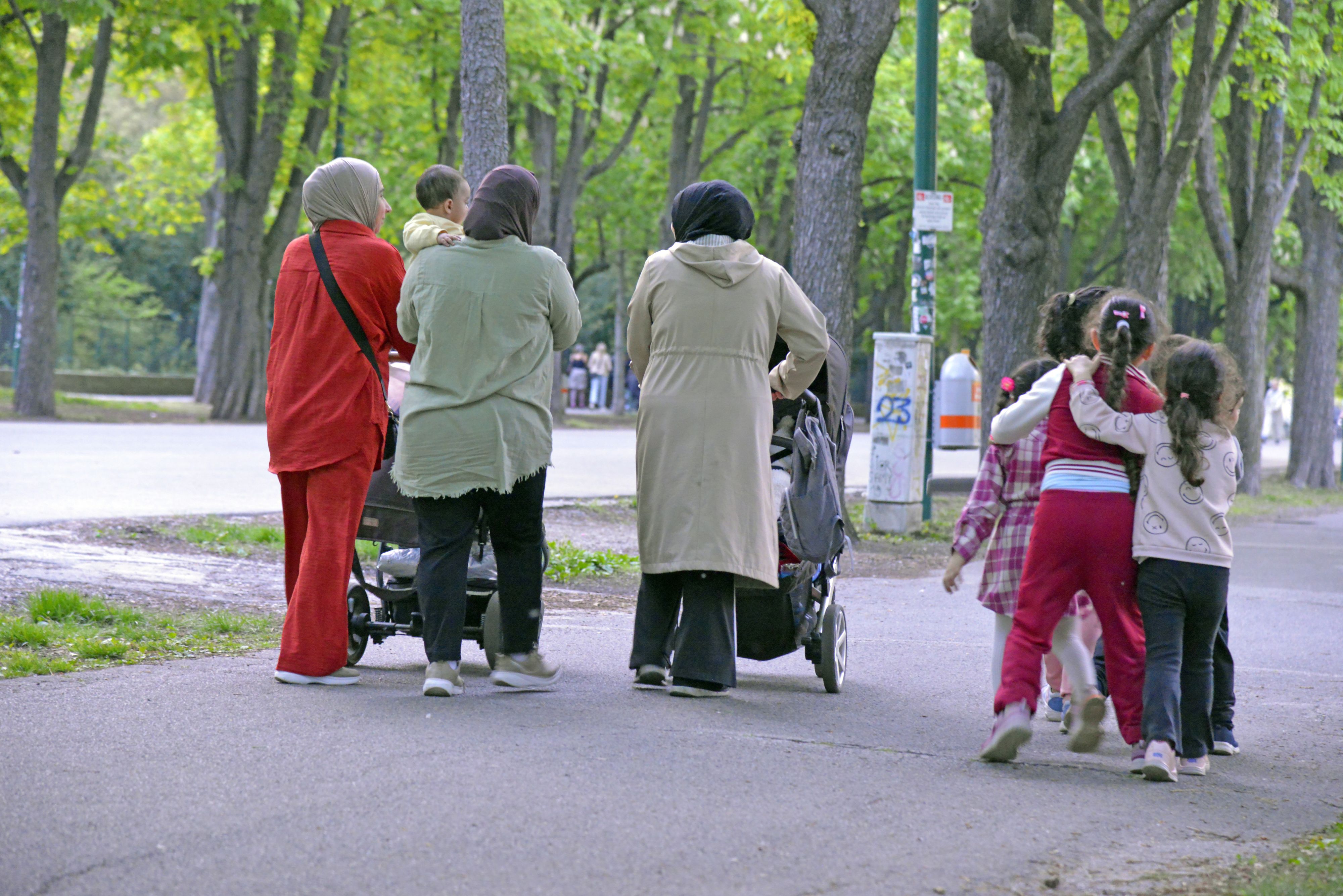 Ein Bosnier, seine Frau und deren acht Kinder bekommen jeden Monat 7.250,77 Euro vom Staat.
