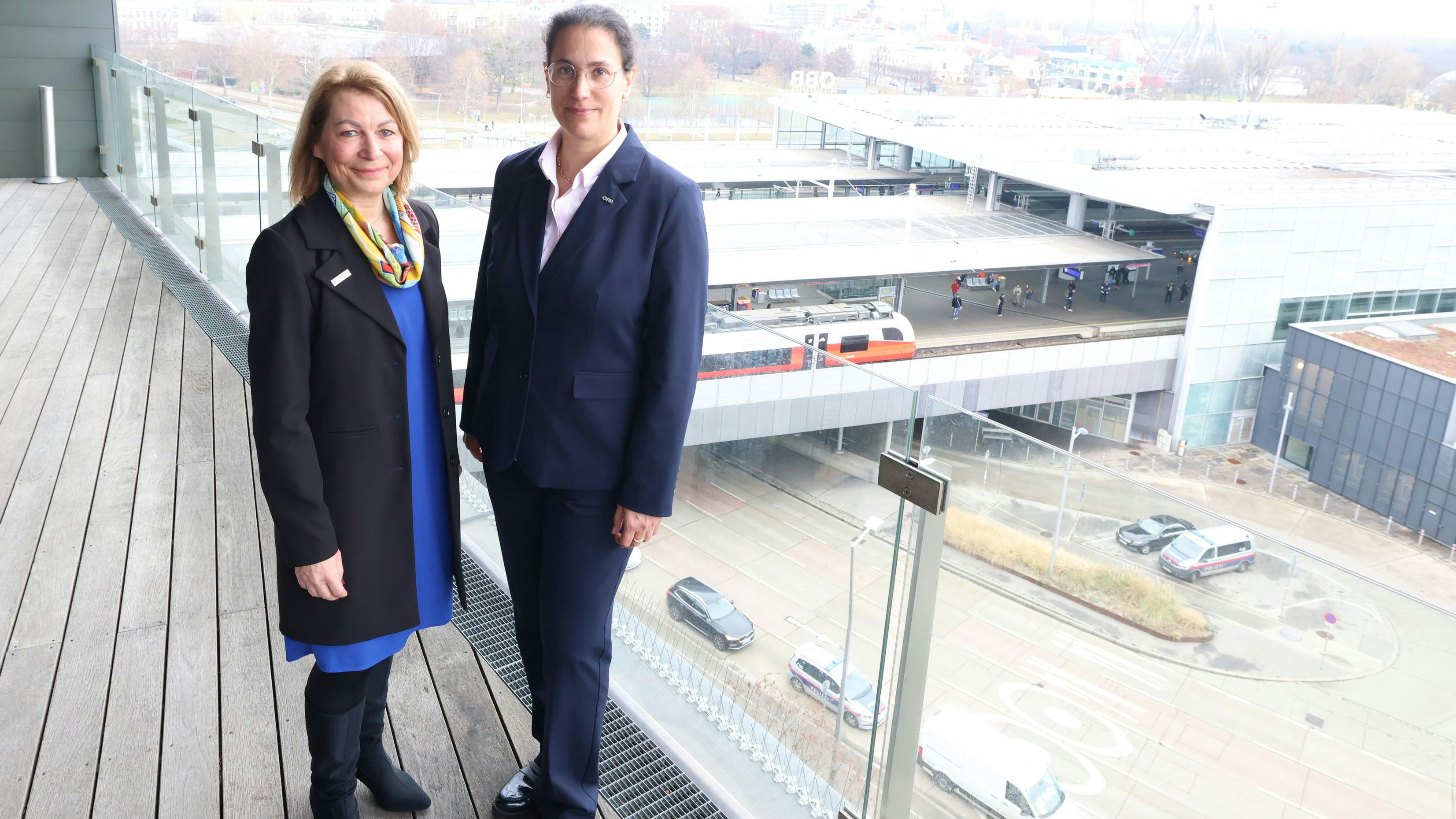 Wiener-Linien-Geschäftsführerin Alexandra Reinagl (l.) und ÖBB-Infrastruktur-Vorstandsmitglied Judith Engel.