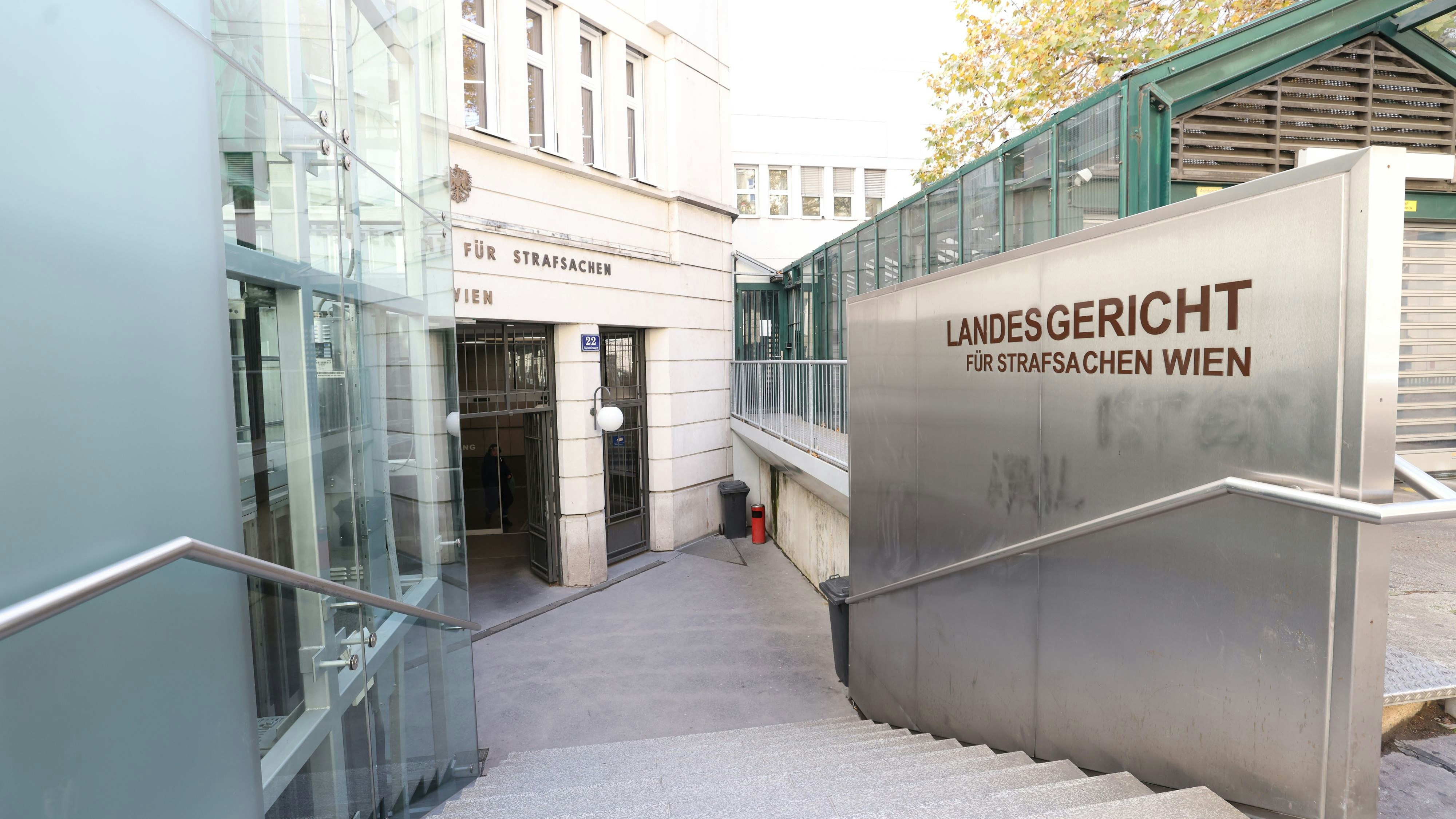 Heute.at - 17-Jährige vergewaltigt: Angeklagter studiert Lehramt