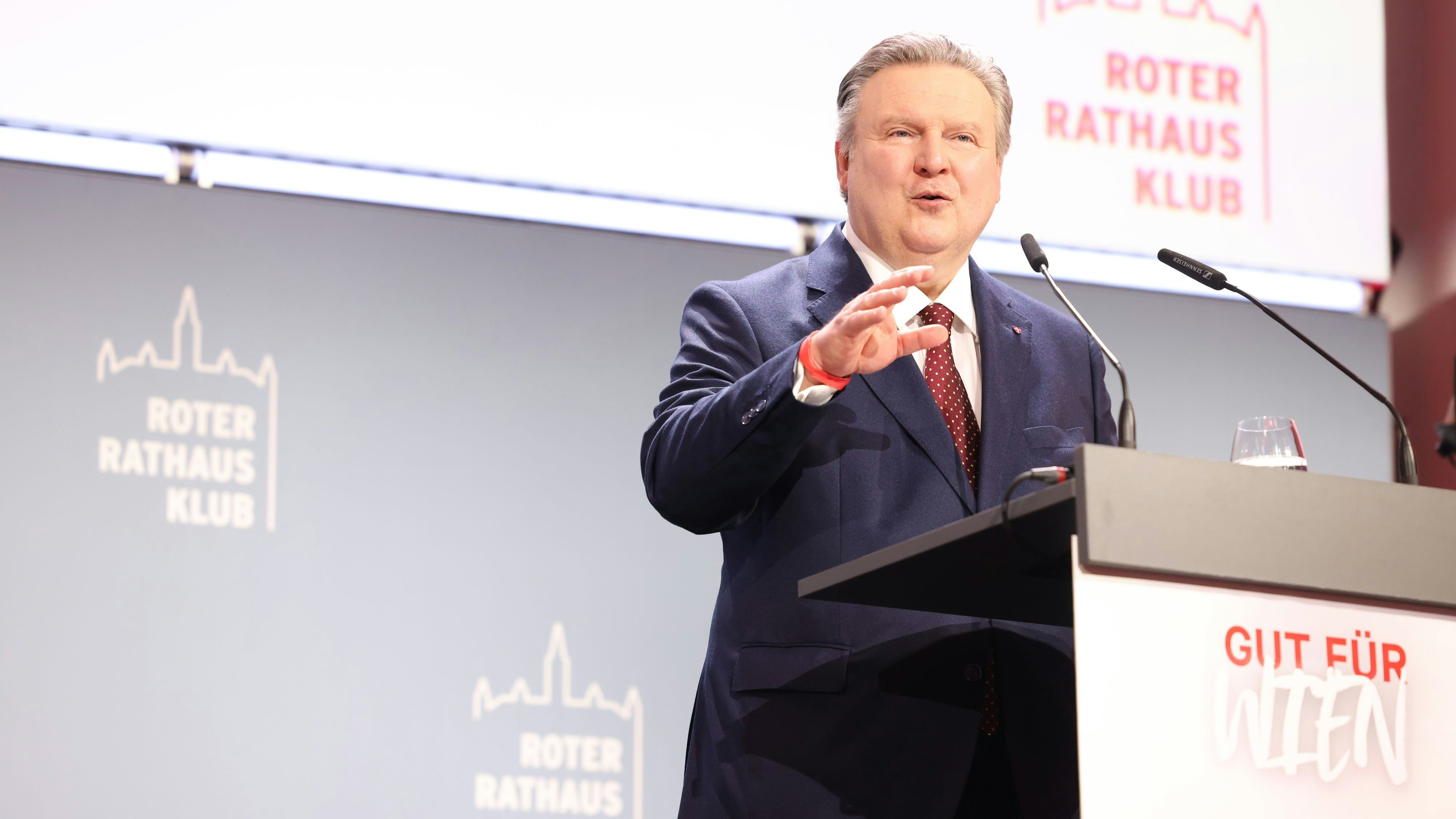 Der Wiener SPÖ-Chef Michael Ludwig lädt zur Klubtagung nach Andau. 2025 trafen sich die Wiener Genossen in Frauenkirchen (Bild).