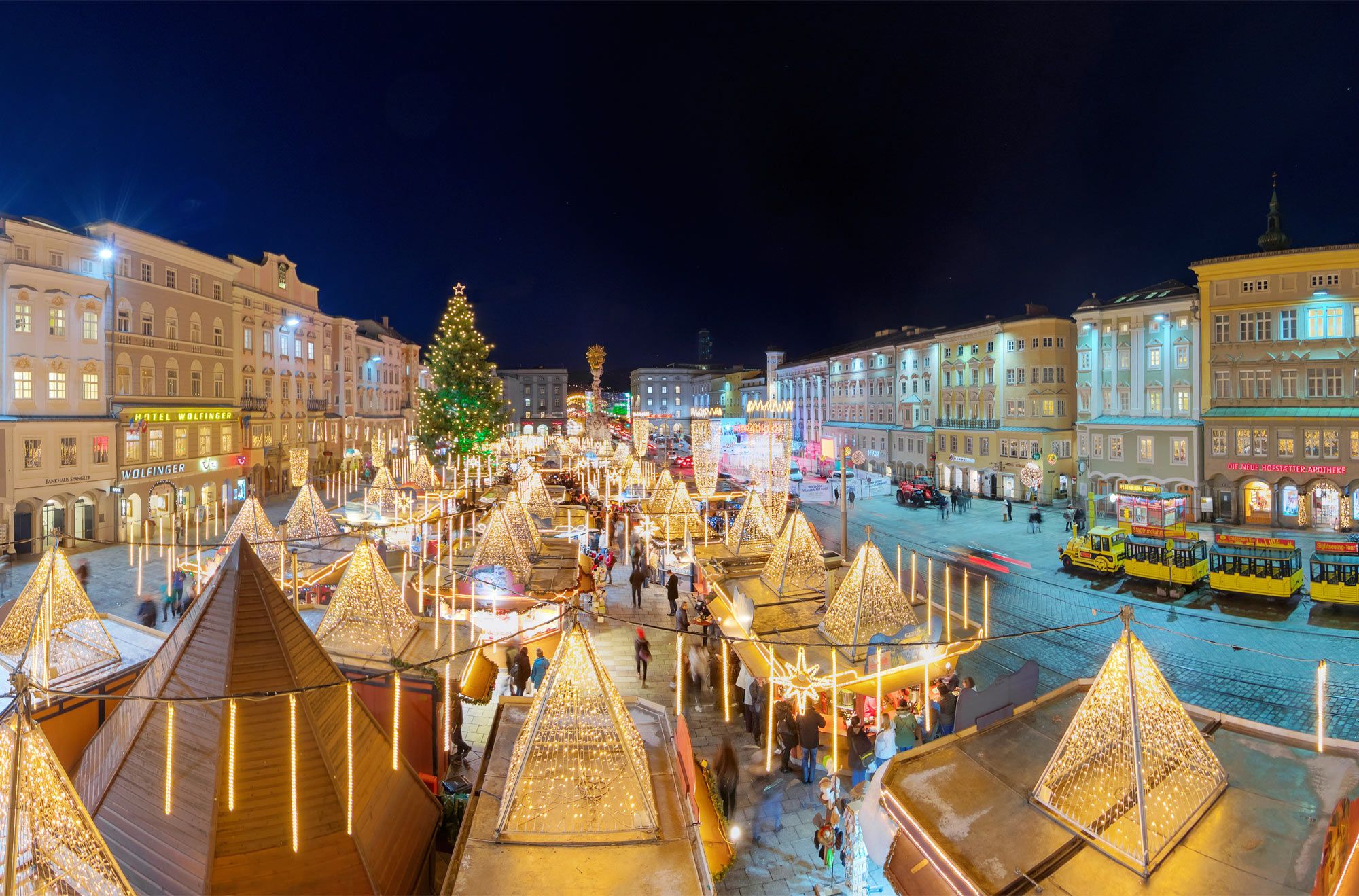 Der Weihnachtsmarkt am Hauptplatz ist einer beiden städtischen in Linz.