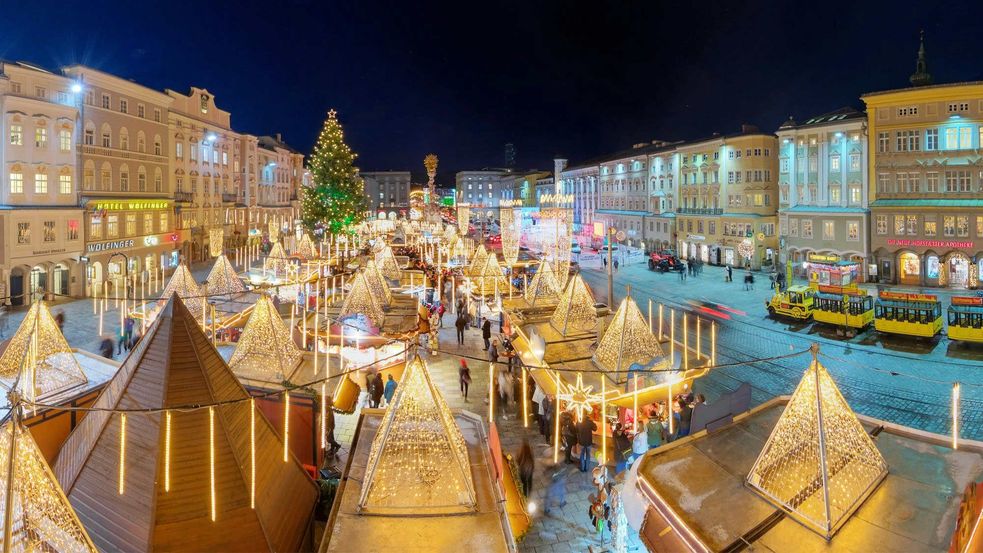 Nicht nur am Linzer Hauptplatz finden immer Weihnachtsmärkte statt.