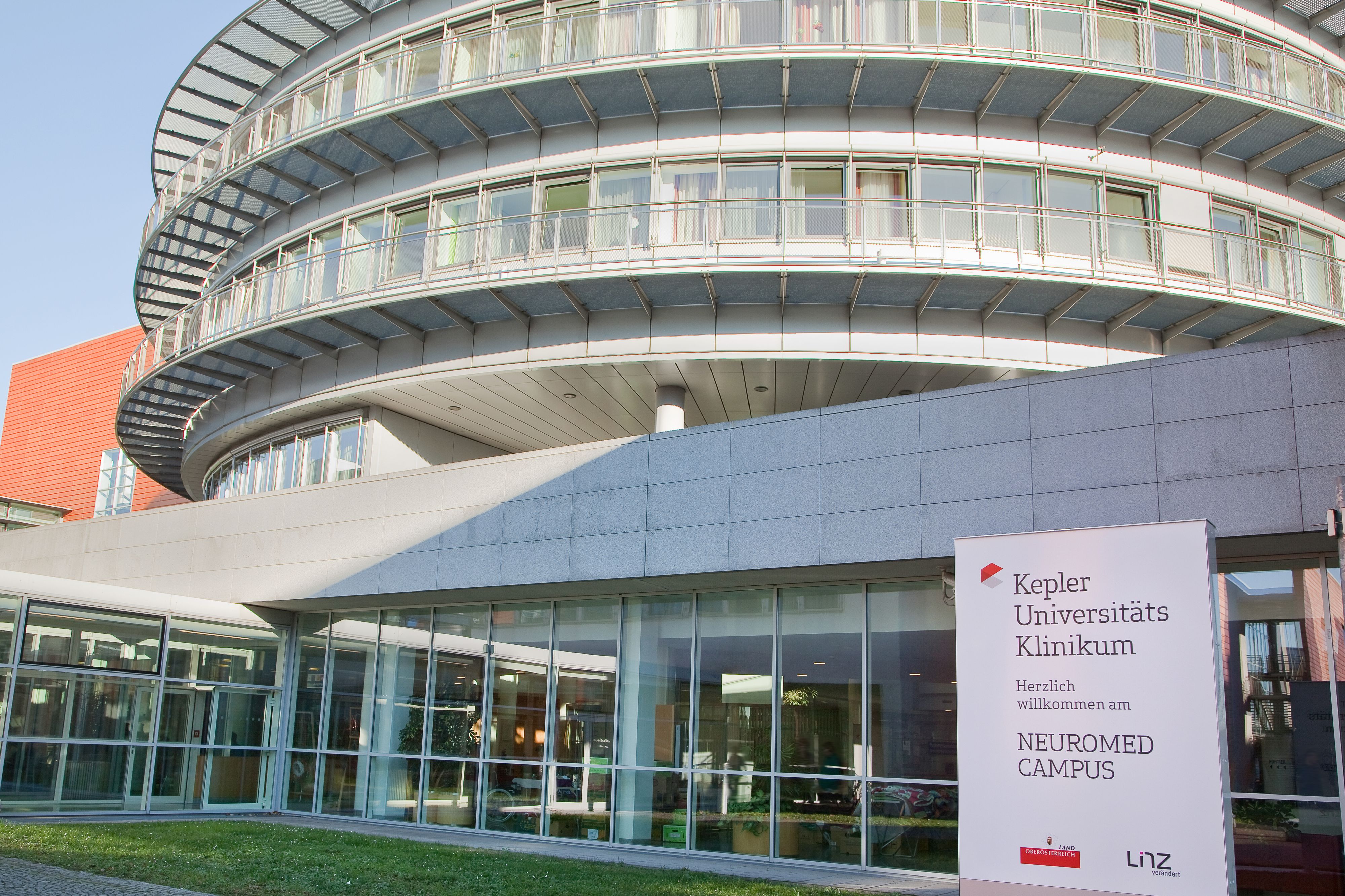 Der Pensionist erlag am Neuromed Campus in Linz seinen schweren Verletzungen.