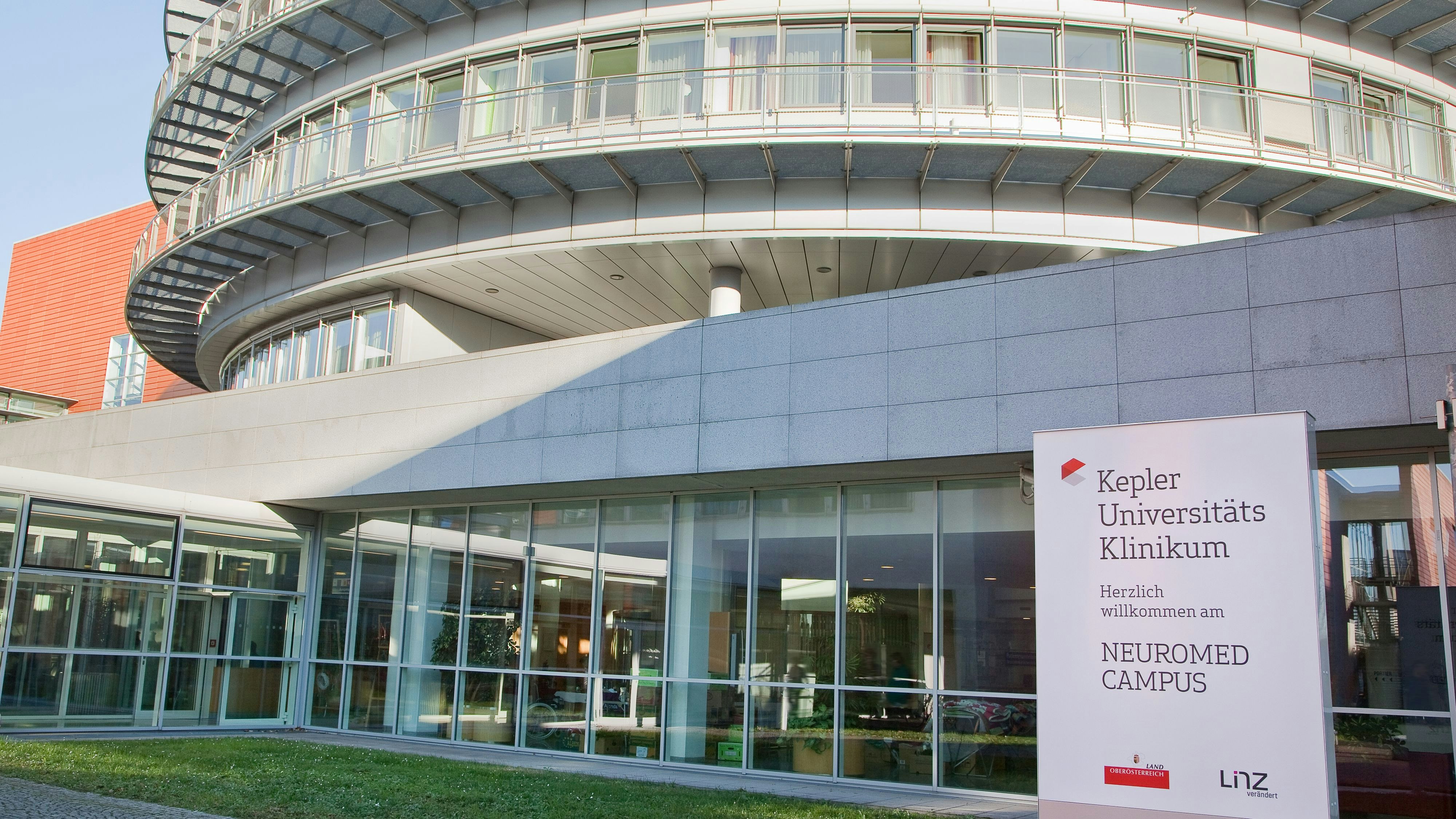 Der Pensionist erlag am Neuromed Campus in Linz seinen schweren Verletzungen.