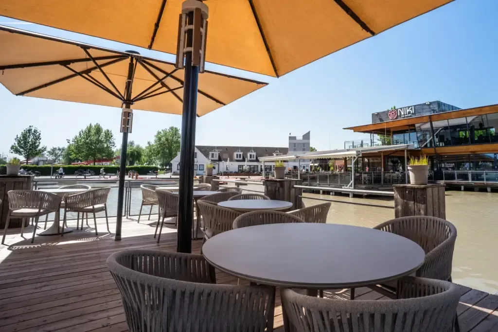 Das Restaurant NIKI AM HAFEN im burgenländischen Rust zeichneet sich durch einen einzigartigen Charakter und Atmosphäre aus.