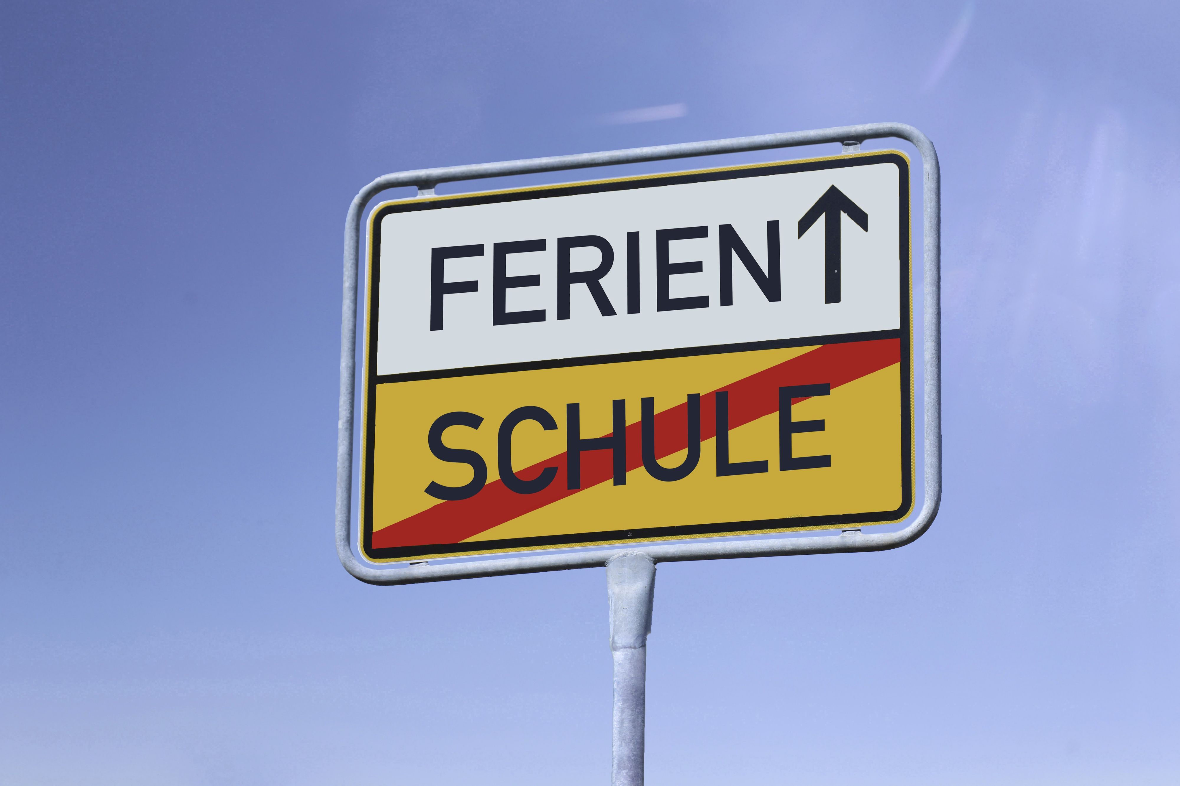 Wer das Kind die Schule schwänzen lässt, um in den Urlaub zu fahren, muss mit Konsequenzen rechnen.