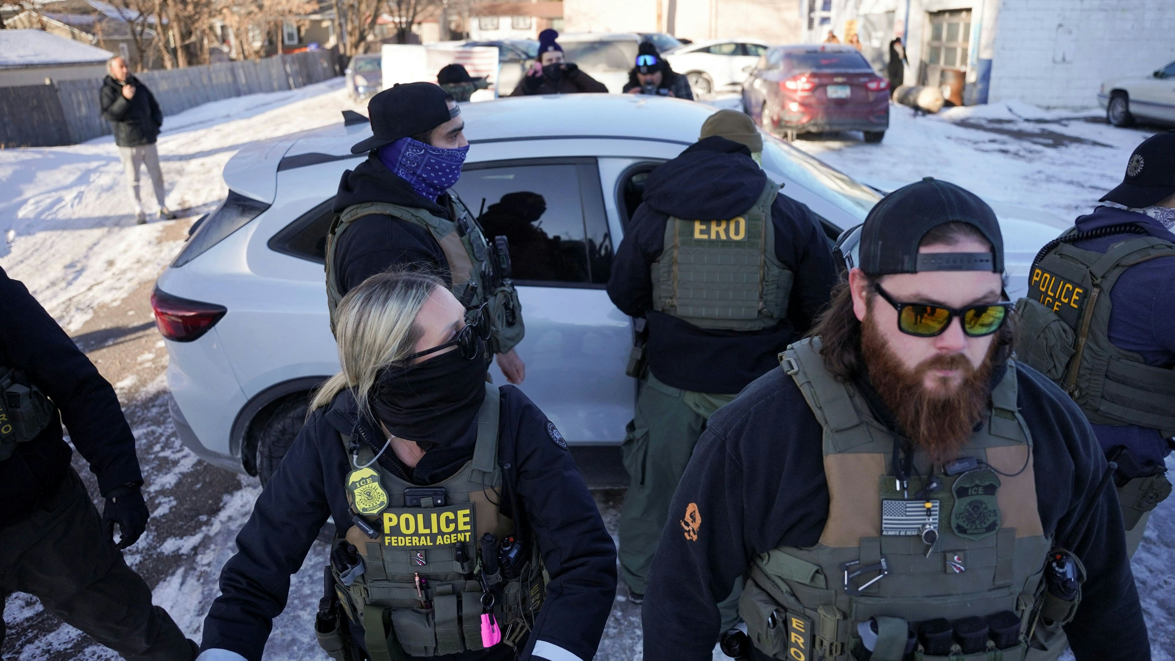 Washington kündigte nun an, die ICE-Beamten aus Minnesota abzuziehen. 