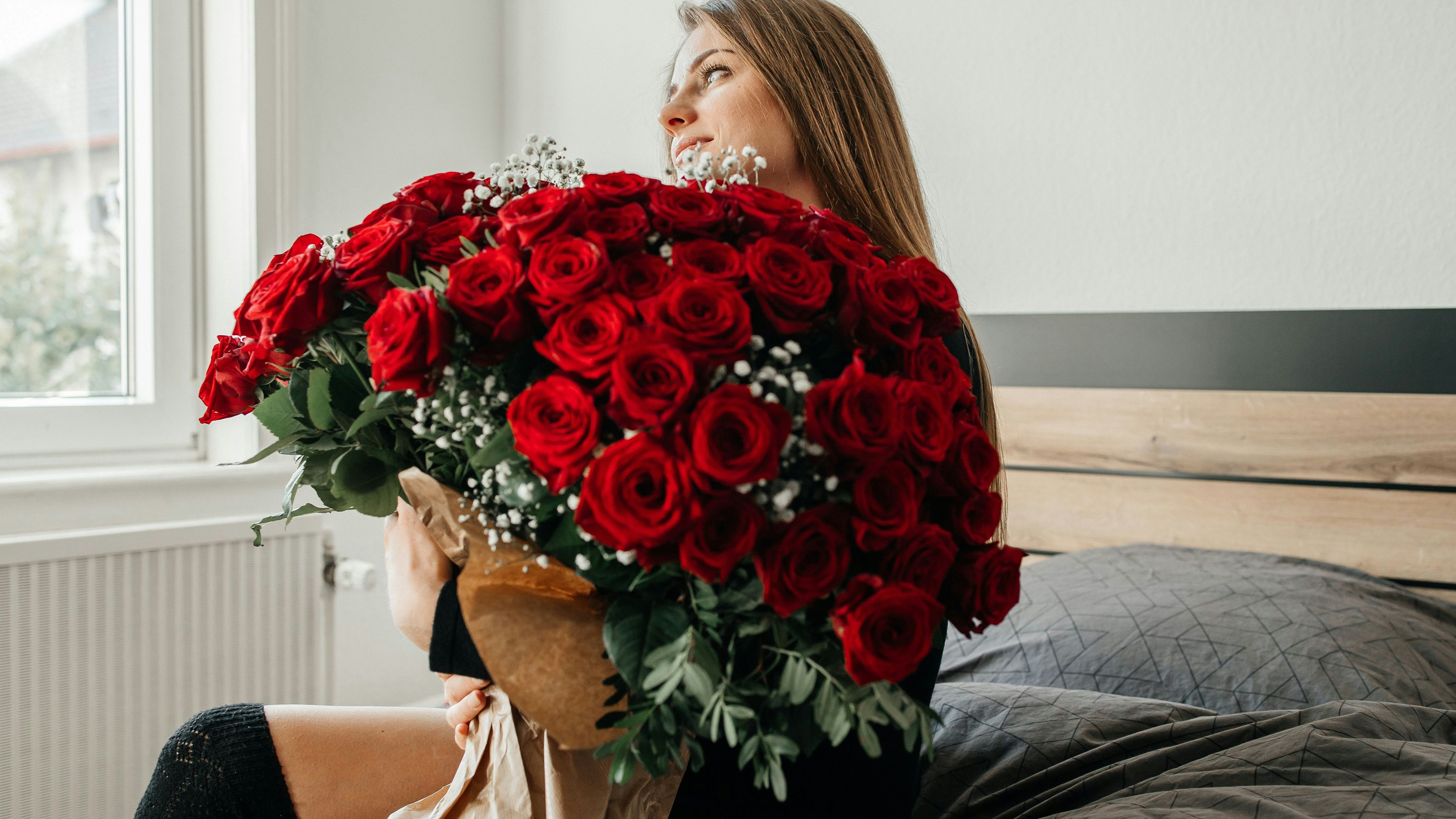 Ein Großteil der Rosen stammt nicht aus heimischem Freilandanbau, sondern aus Ländern in Afrika oder Südamerika.
