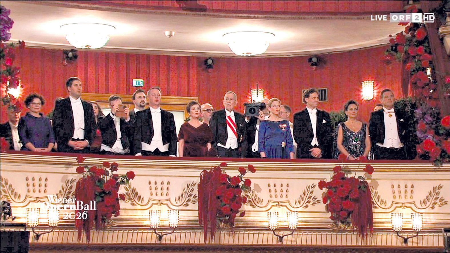 Mittelloge mit Präsident Van der Bellen, Außenministerin Meinl-Reisinger, Verkehrsminister Hanke, Staatssekretär Pröll, Staatssekretärin Zehetner.