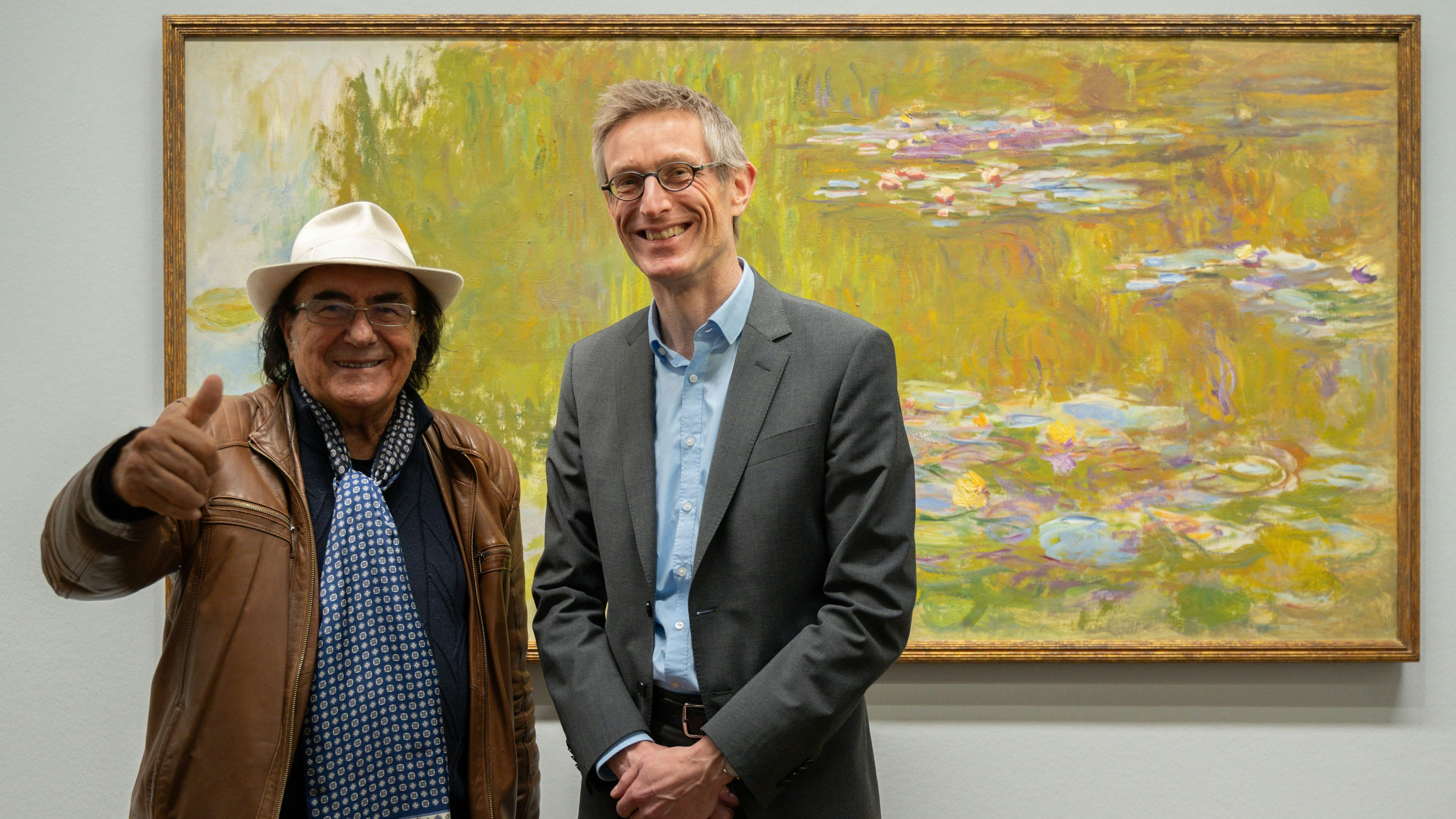 Kunst trifft Künstler: Der italienische Sänger und Winzer Al Bano ist vor seinem Opernballbesuch in die Albertina geflüchtet. Der Museumsdirektor Dr. Ralph Gleis zeigt sich begeistert.