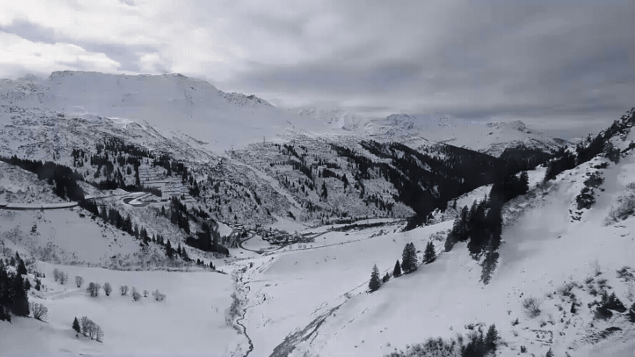 Stuben am Arlberg am 12. Feber 2026: die Schnee-Walze rollt heran