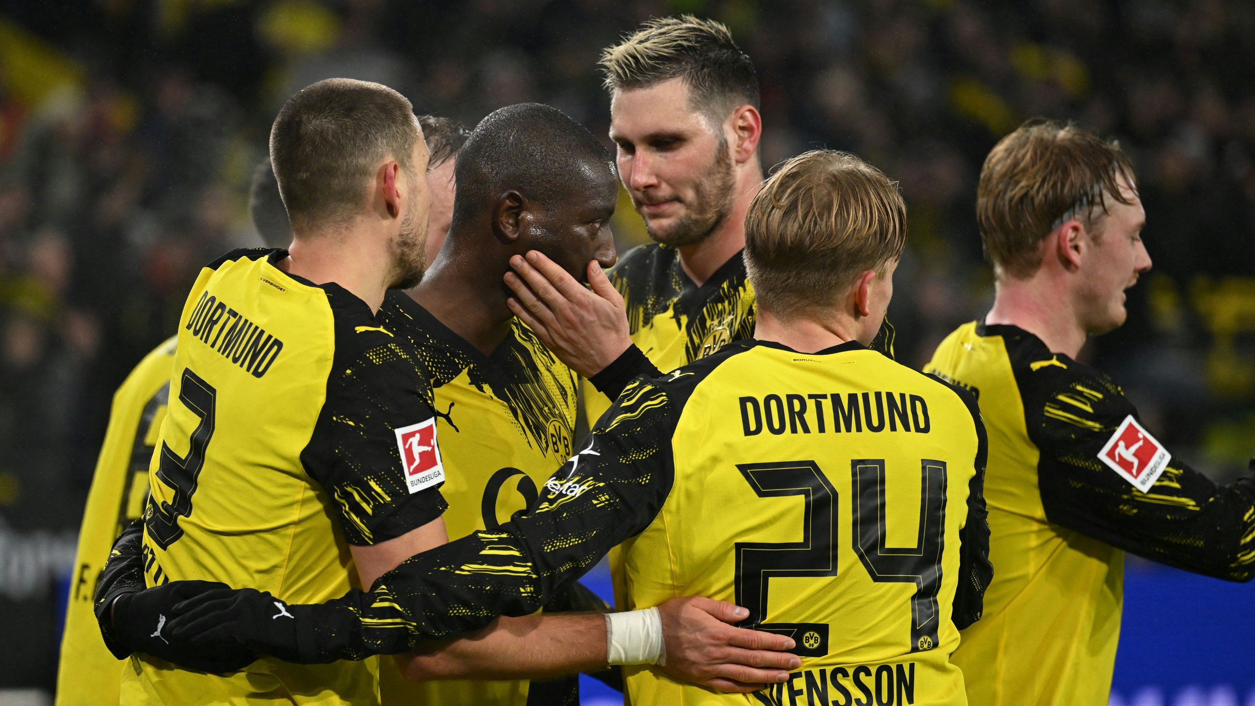 Borussia Dortmund schlägt Mainz klar.
